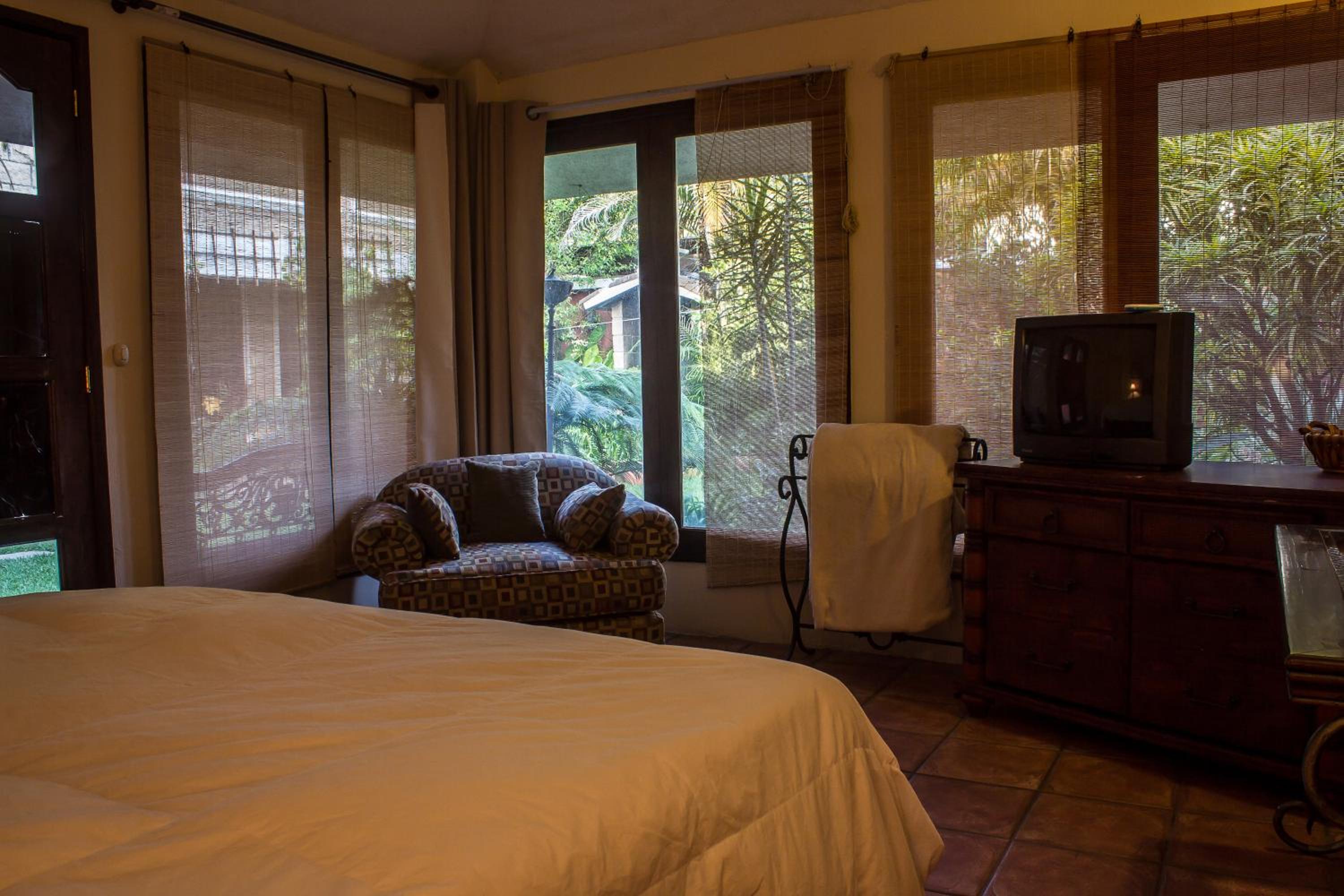 Queen Room photo 2