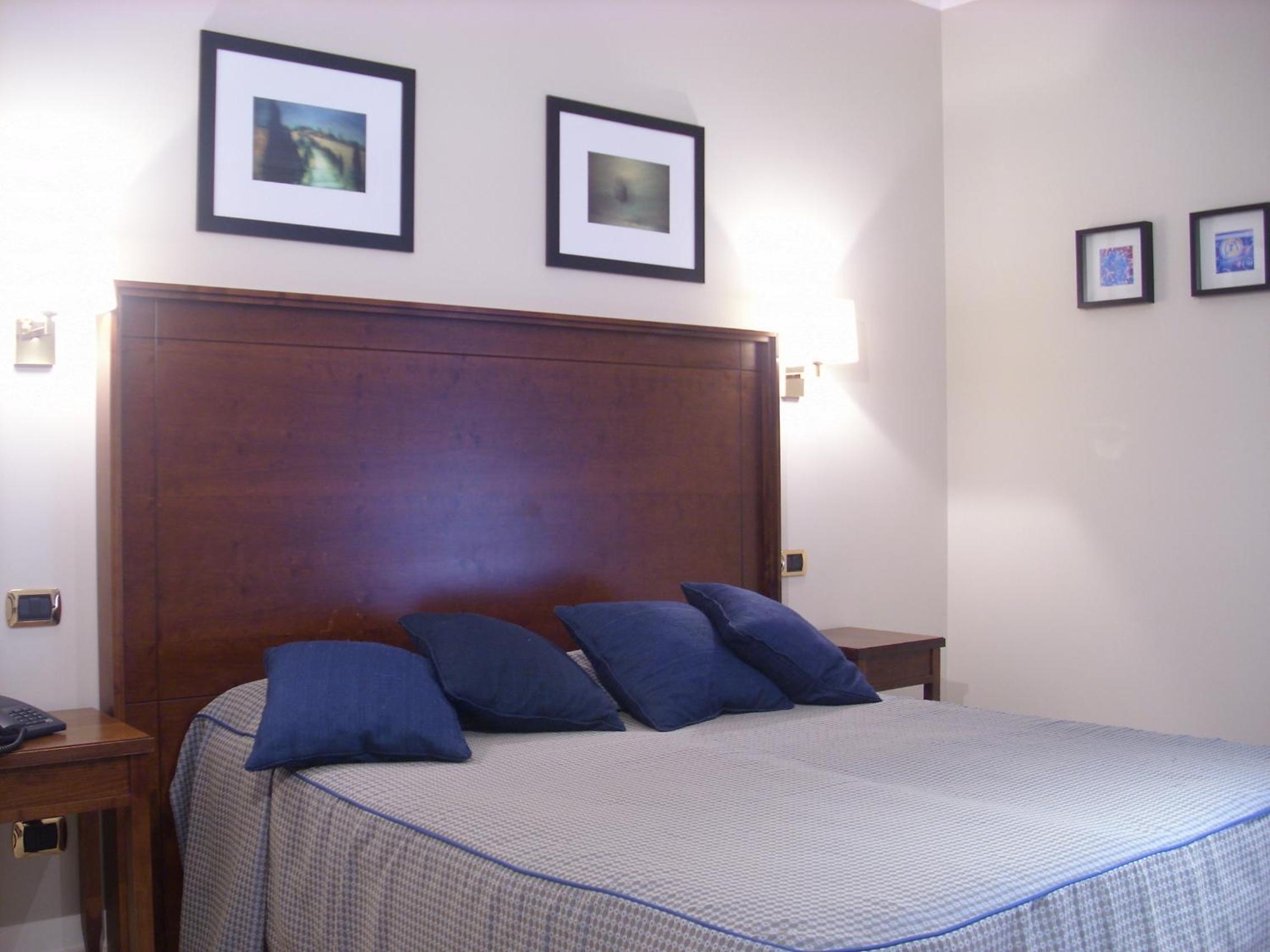Double or Twin Room - Photo 5
