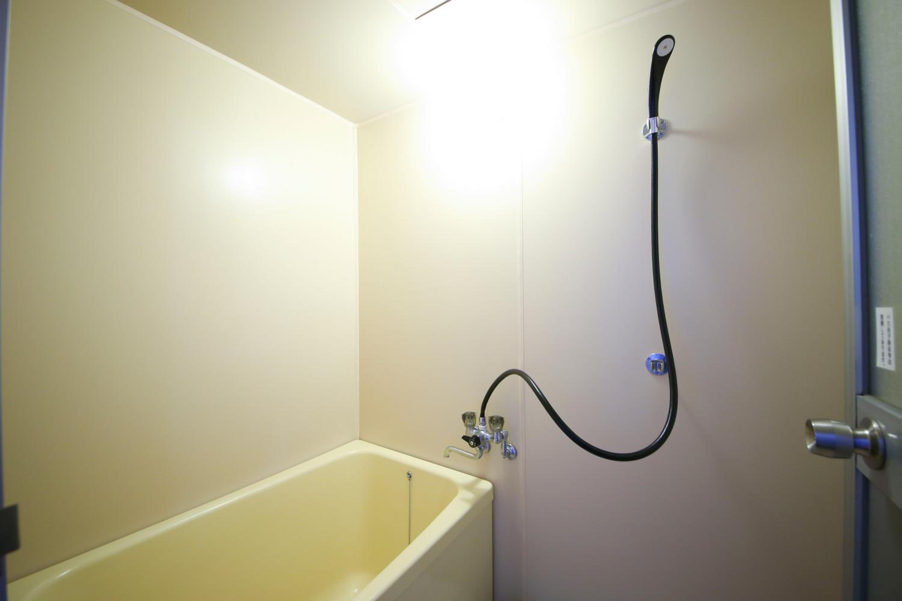 Twin Room with Private Bathroom photo 2