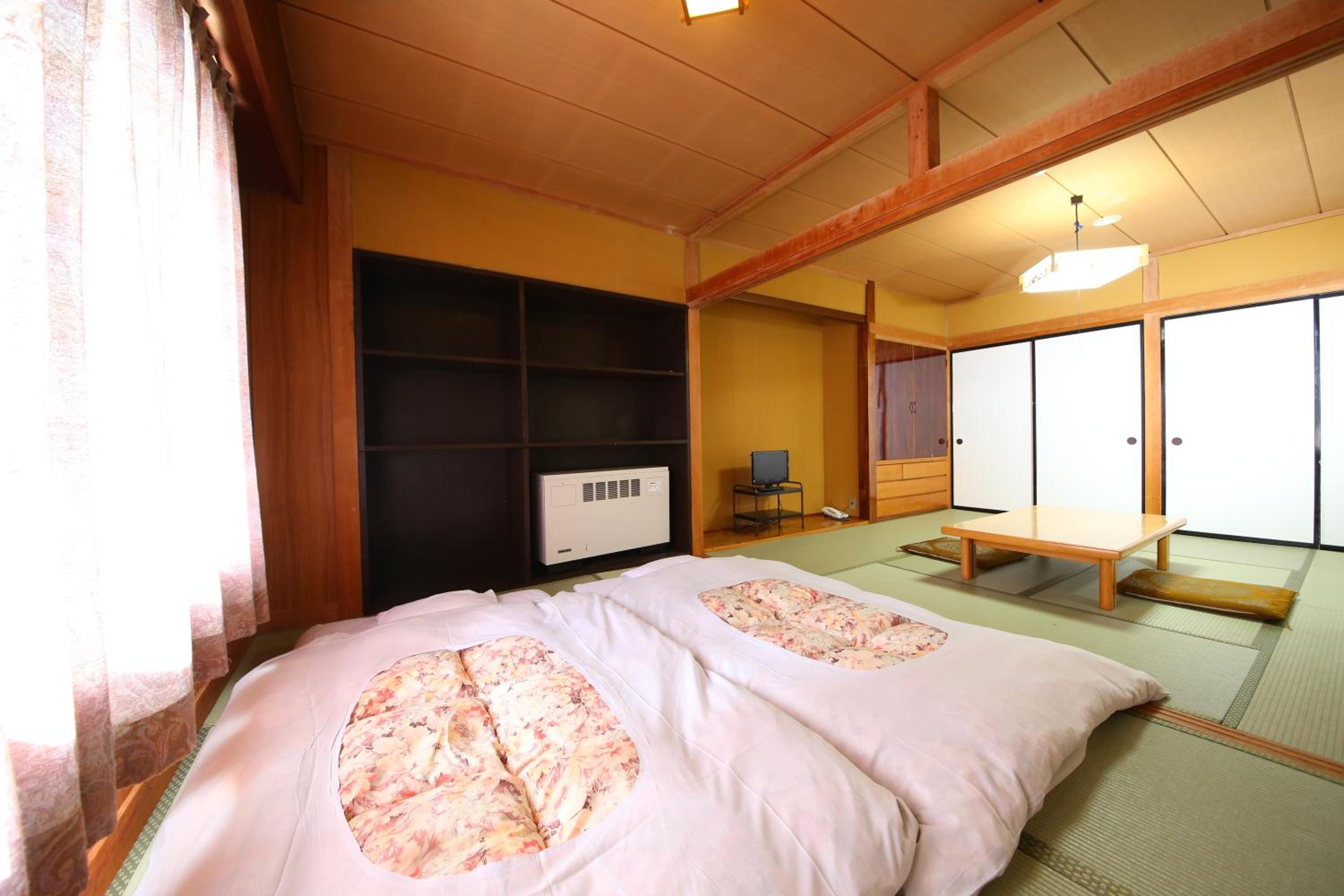Japanese-Style Room With Shared Bathroom - Smoking photo 3