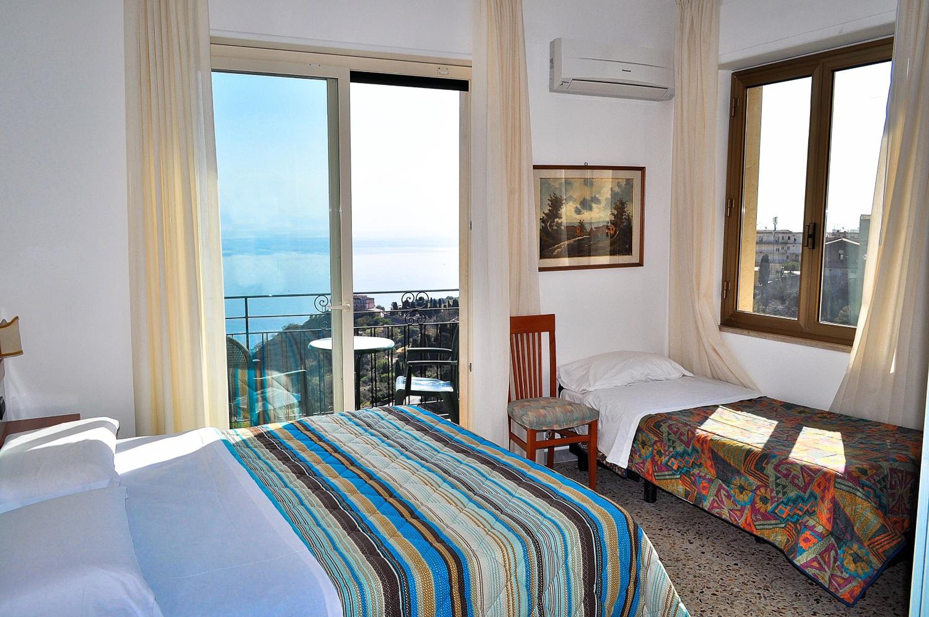 Chambre Double avec Lit d'Appoint - Vue sur Mer