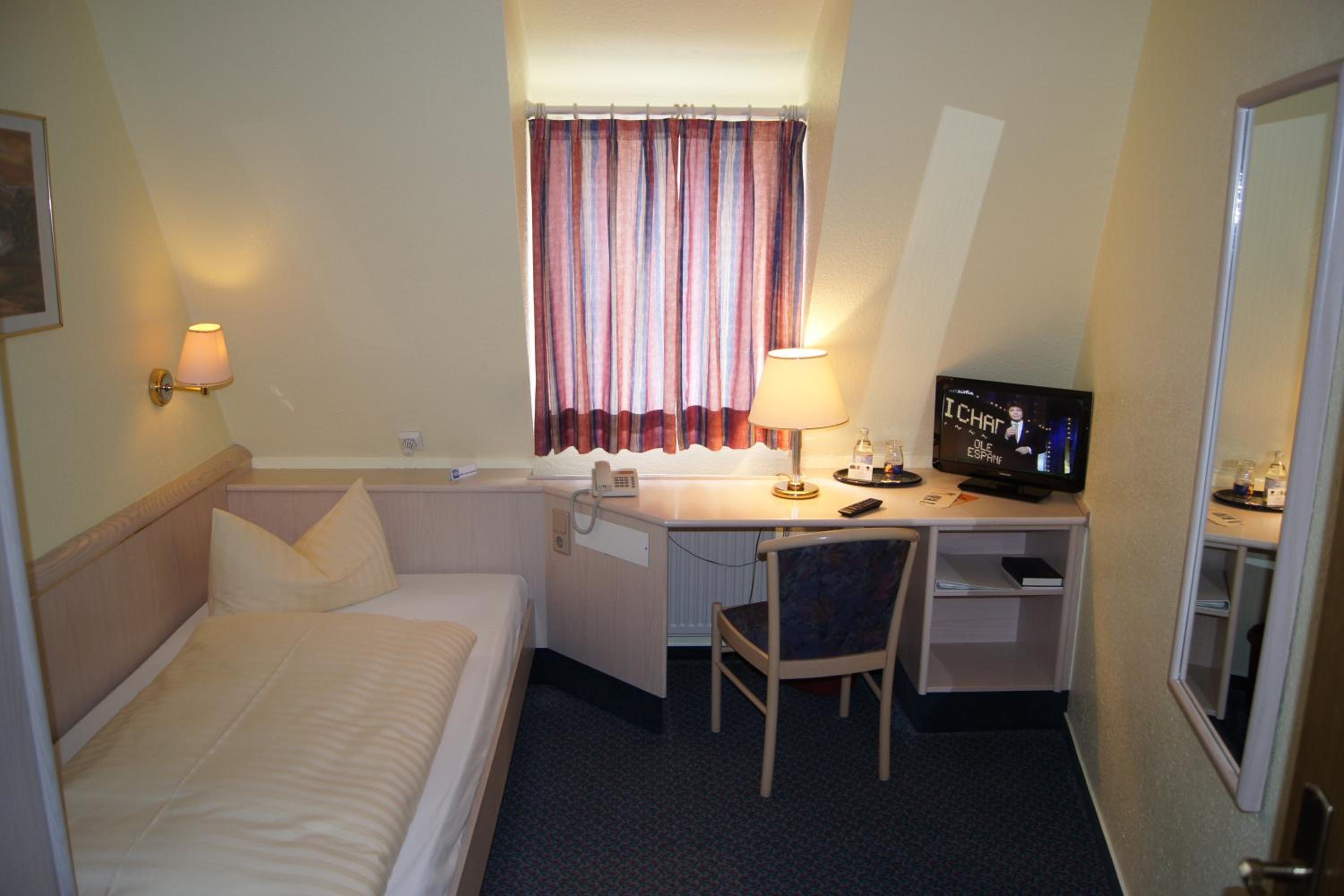 Single Room photo 2