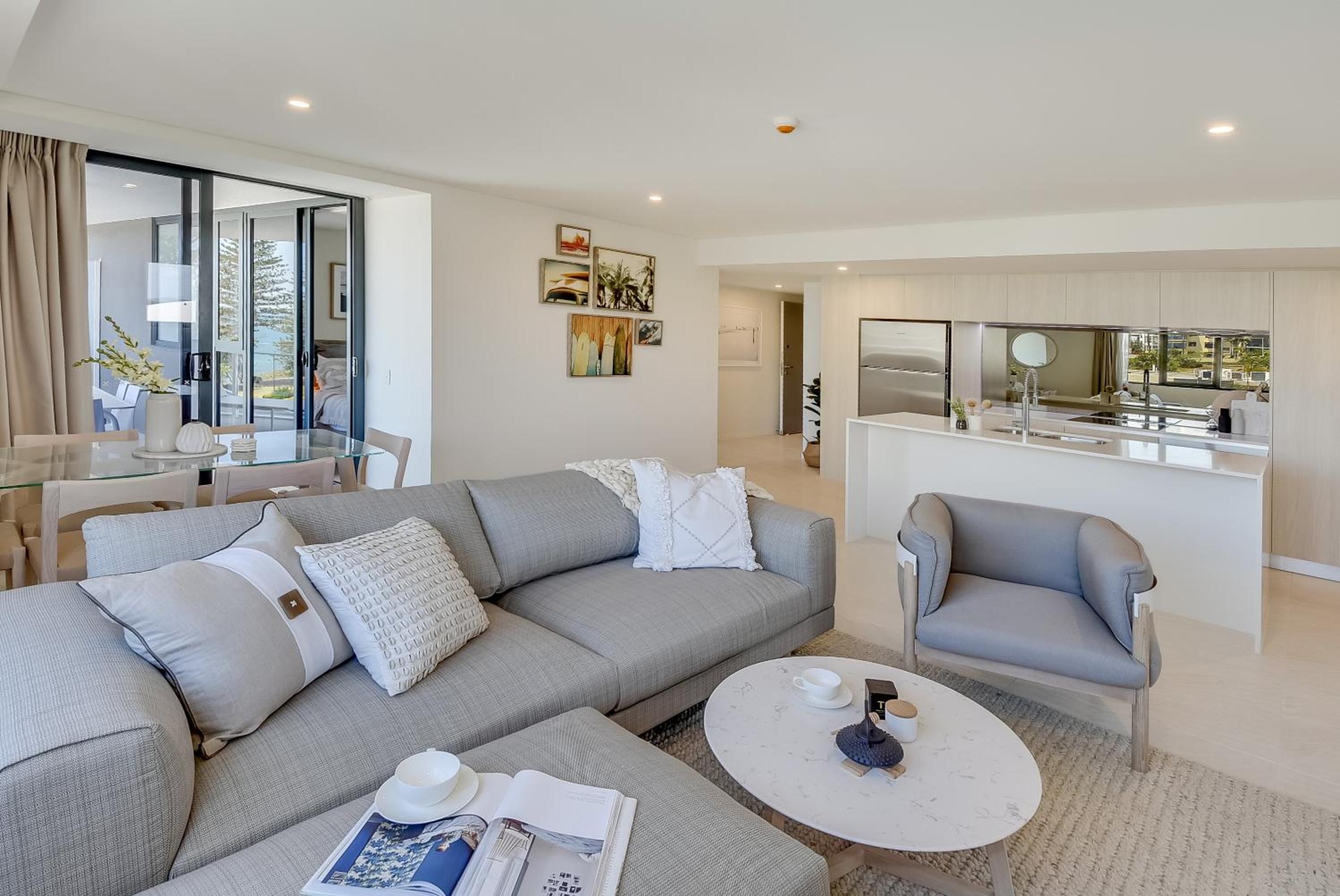 Two-Bedroom Apartment With Ocean View - With Daily Service photo 1