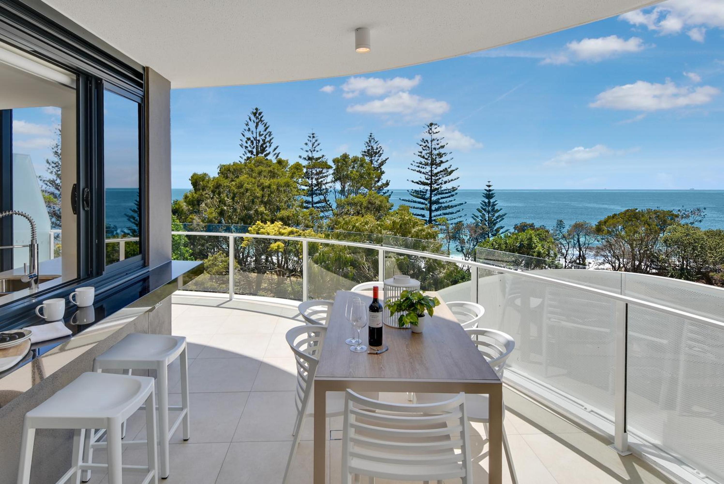 Superior Ocean View Apartment With Daily Service photo 2