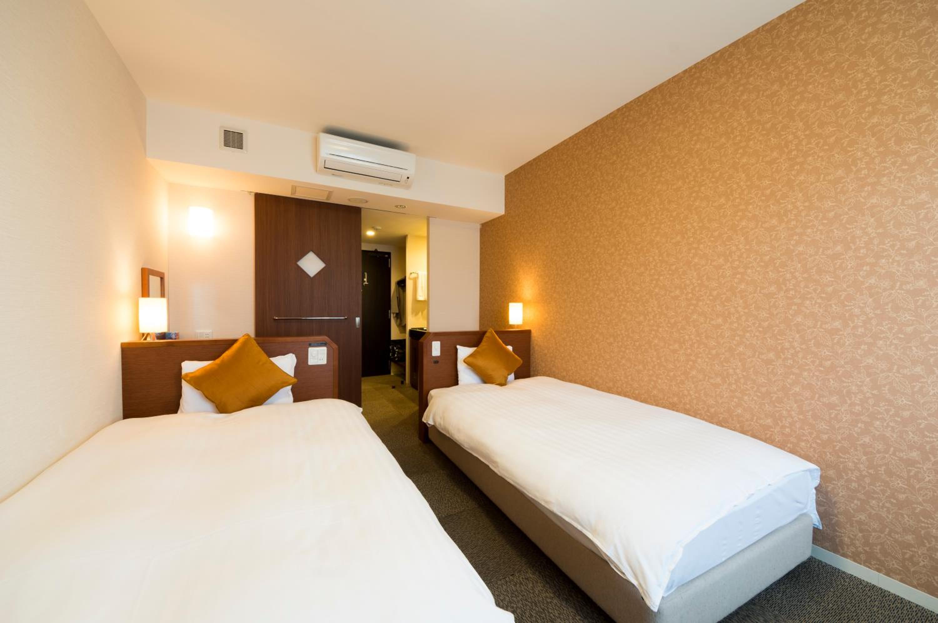 Twin Room - Non-Smoking - Photo 6