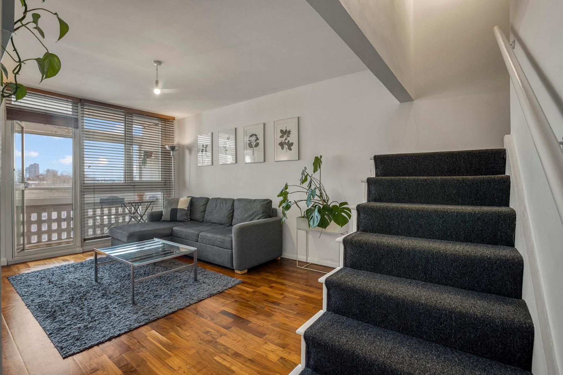Apartment with View and Balcony photo 2