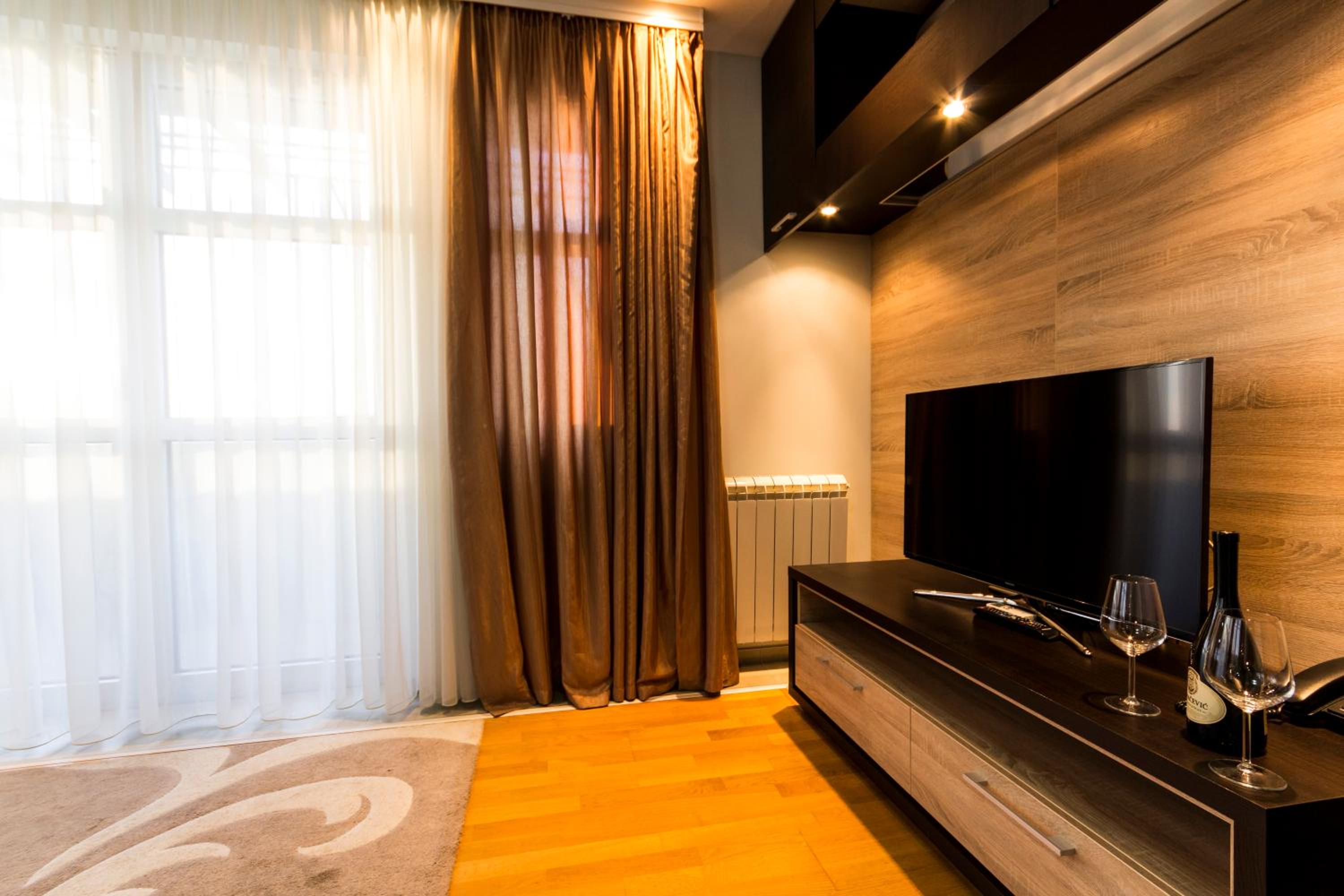 Apartment with Terrace - Photo 4