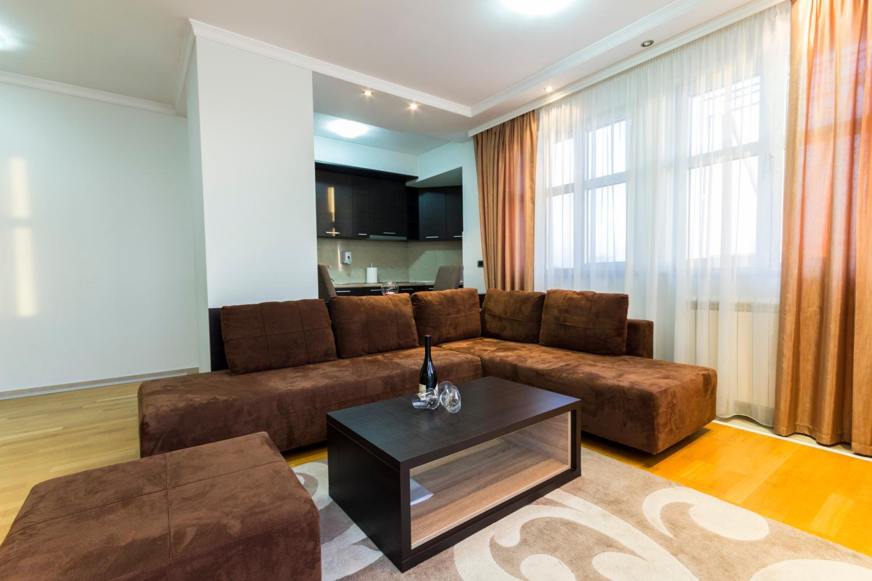 Apartment with Terrace - Photo 2