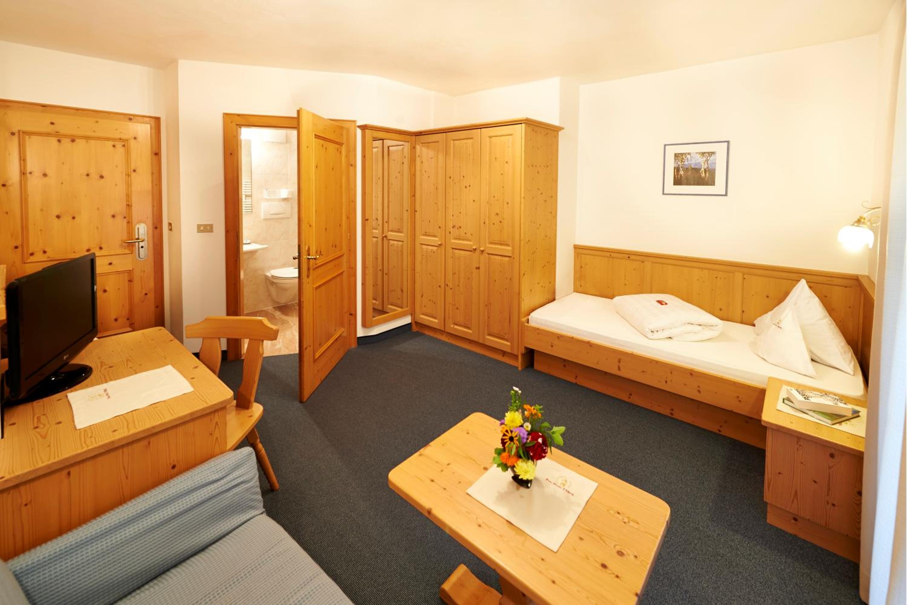 Single Room with Balcony photo 2