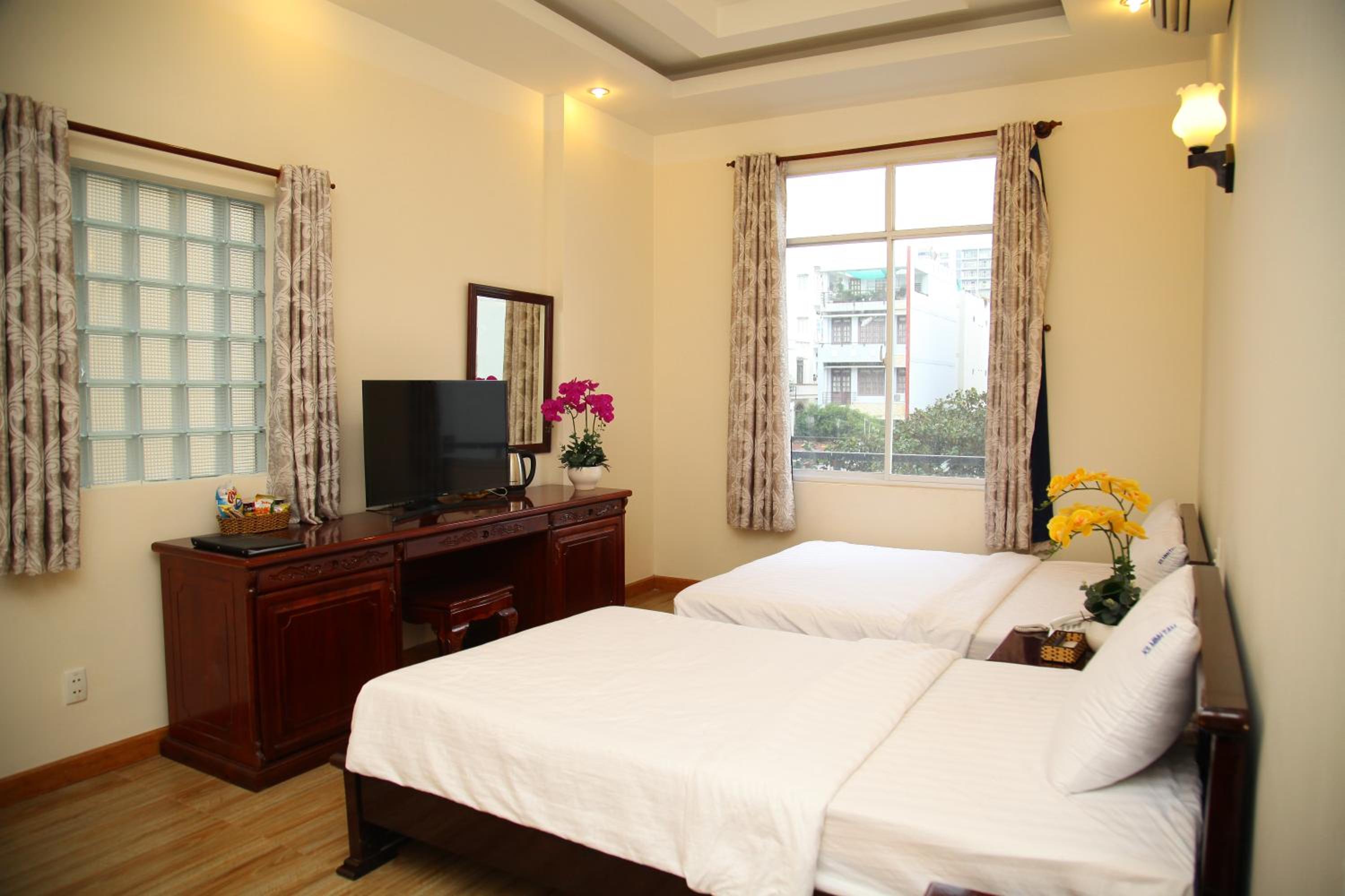 Family Triple Room with Window photo 2