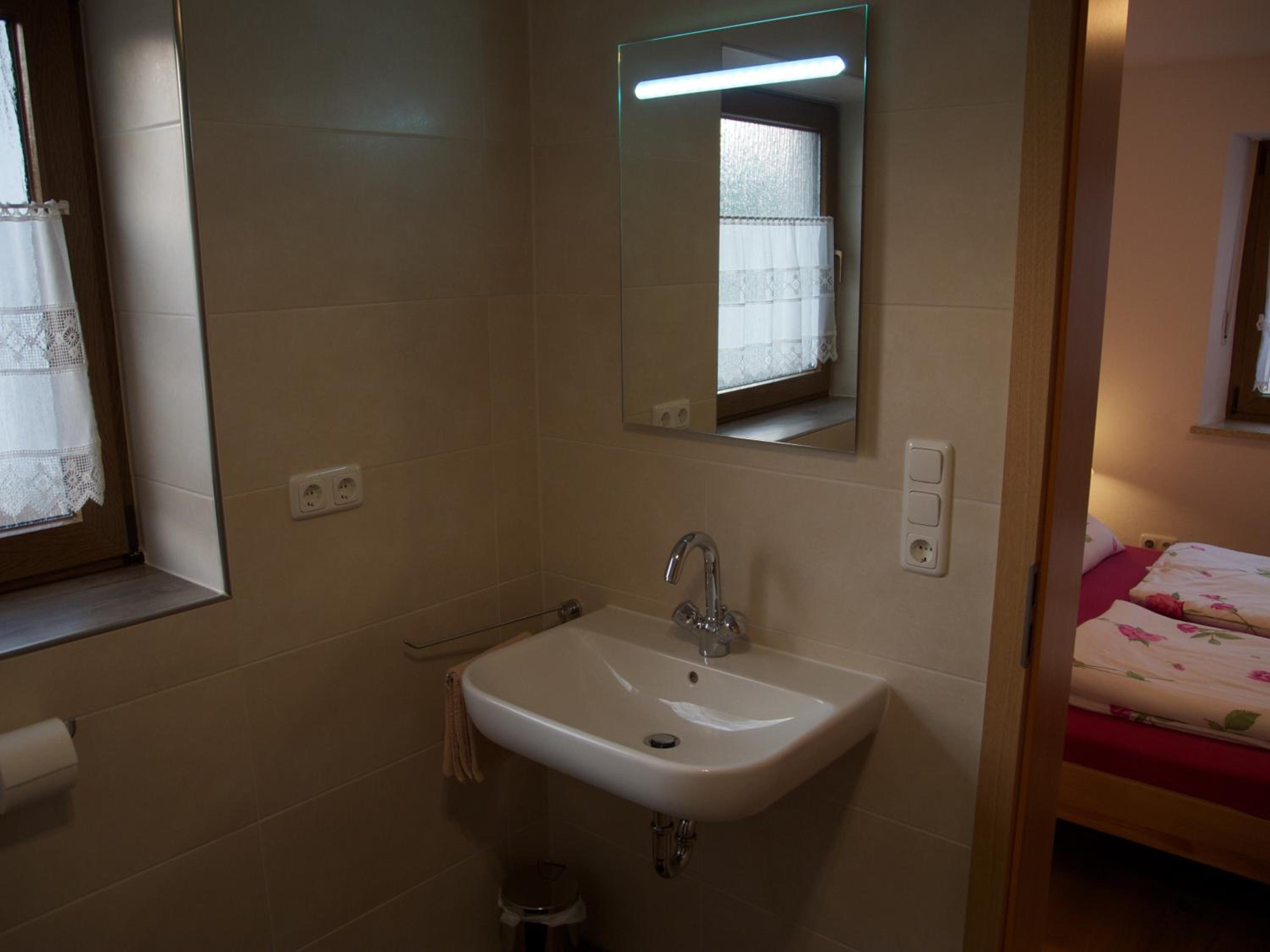 Deluxe Double Room - Photo 17