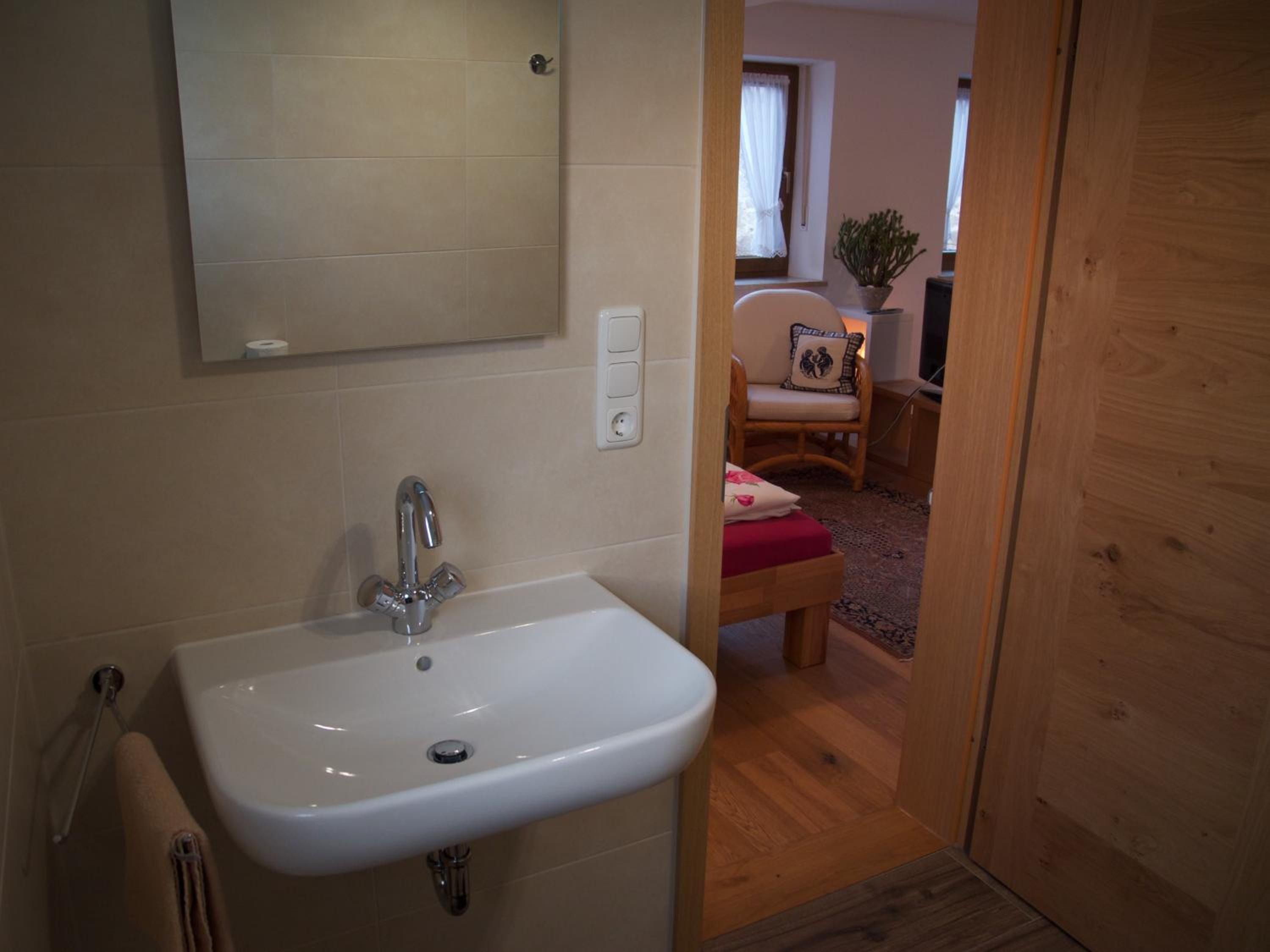 Deluxe Double Room - Photo 18