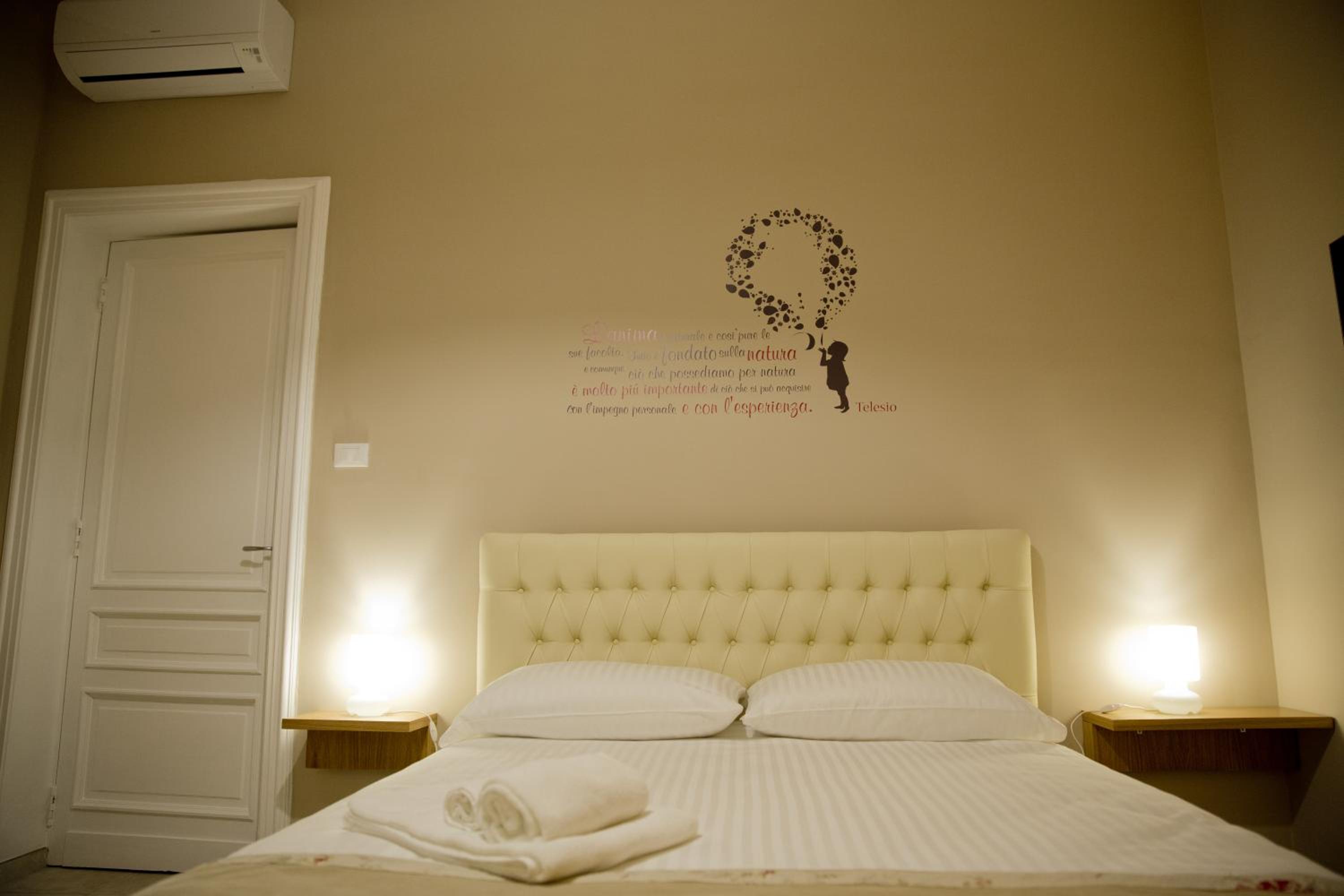 Double Room with Private Bathroom photo 2