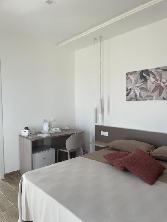 Deluxe Double Room with Sea View photo 3