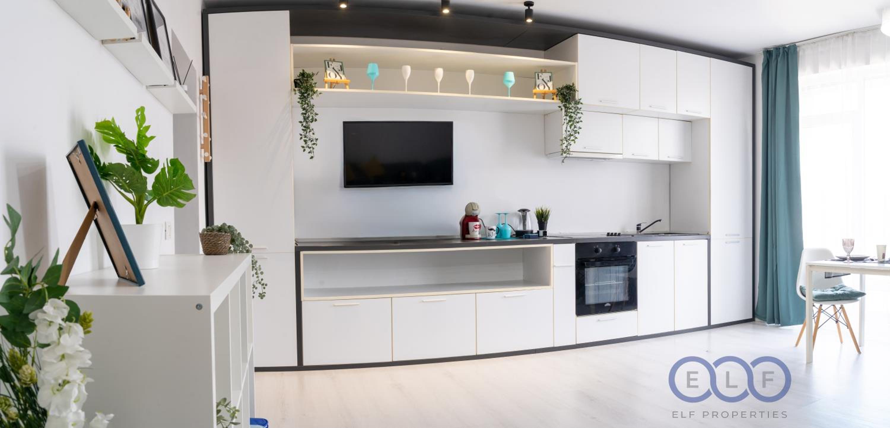 Deluxe One-Bedroom Apartment with City View photo 3