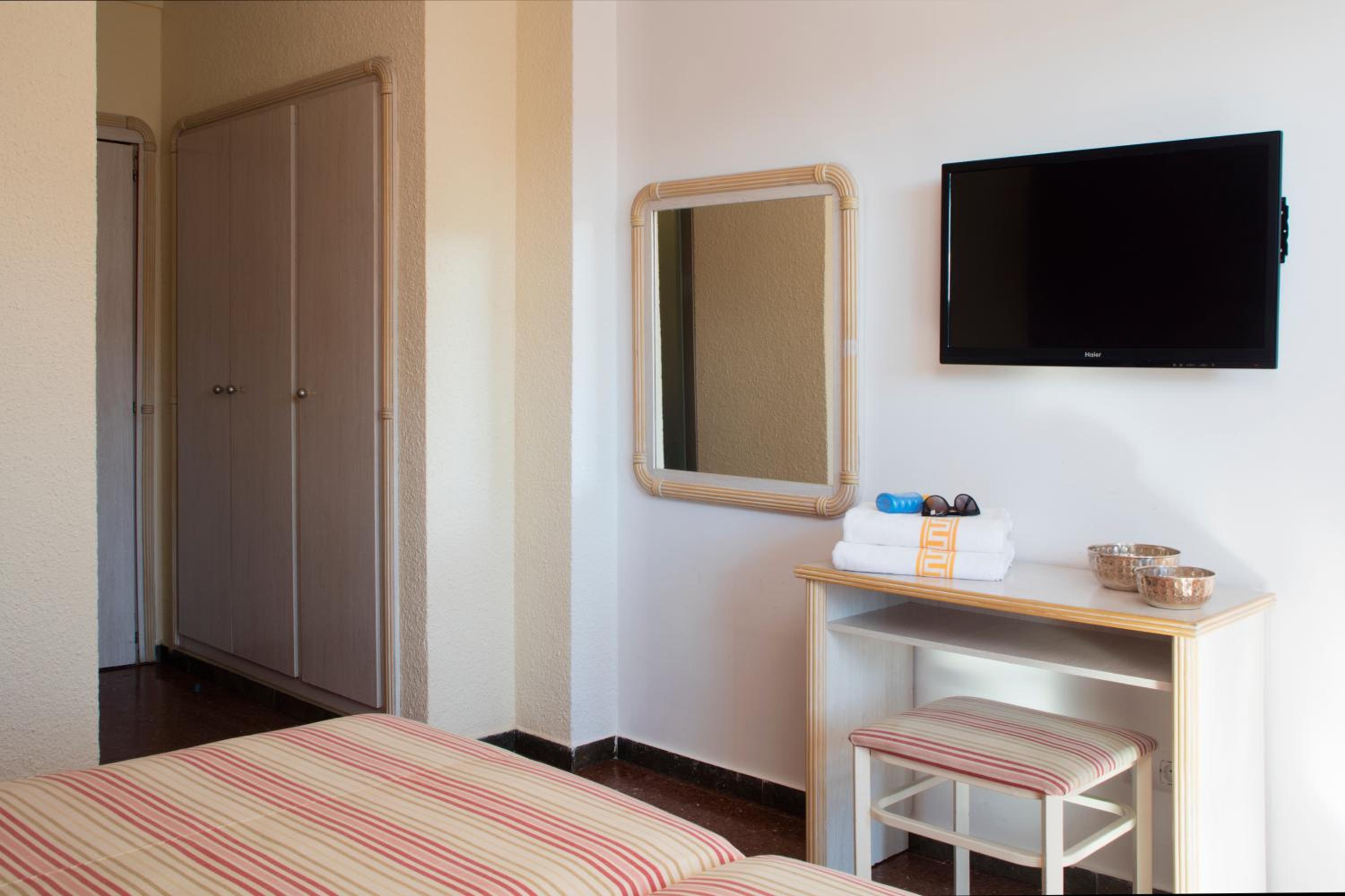 Triple Room (3 Adults) - Photo 2