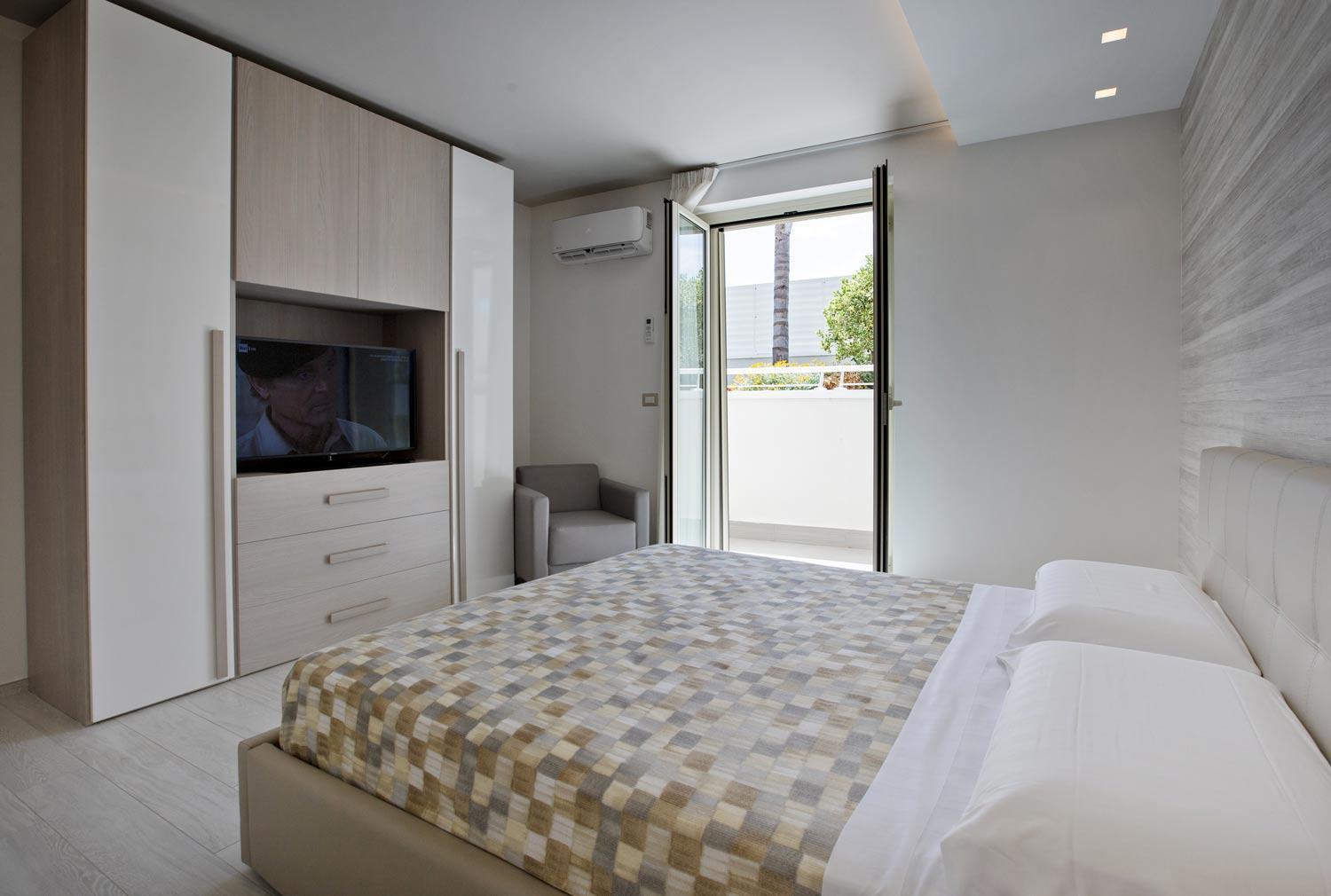 Two-Bedroom Apartment with Pool View photo 2