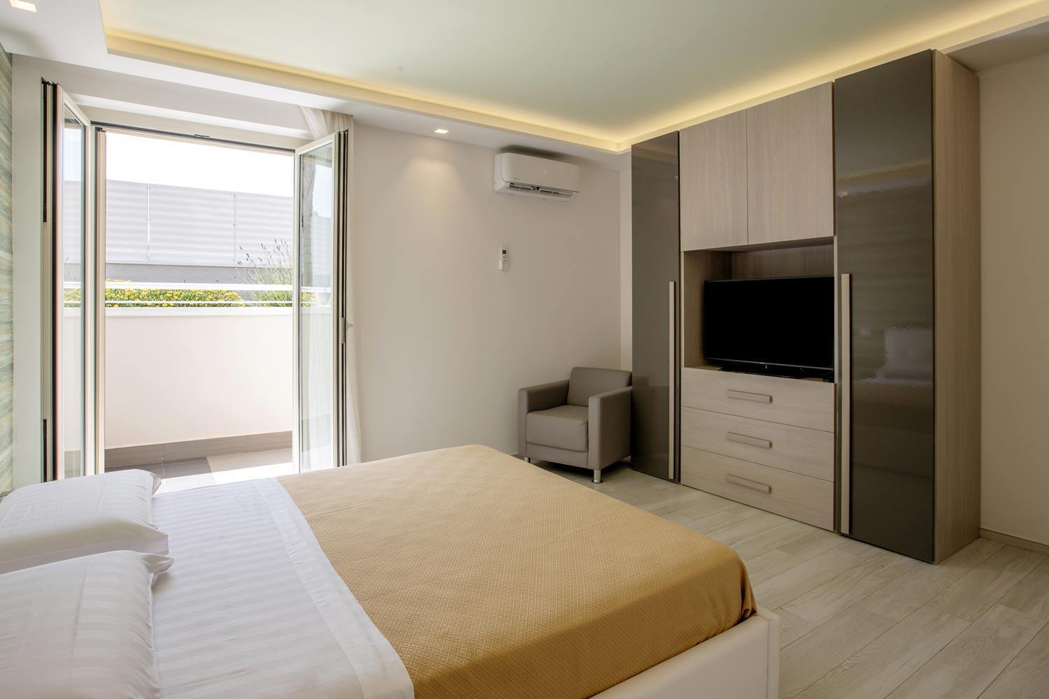 Two-Bedroom Apartment with Pool View photo 3