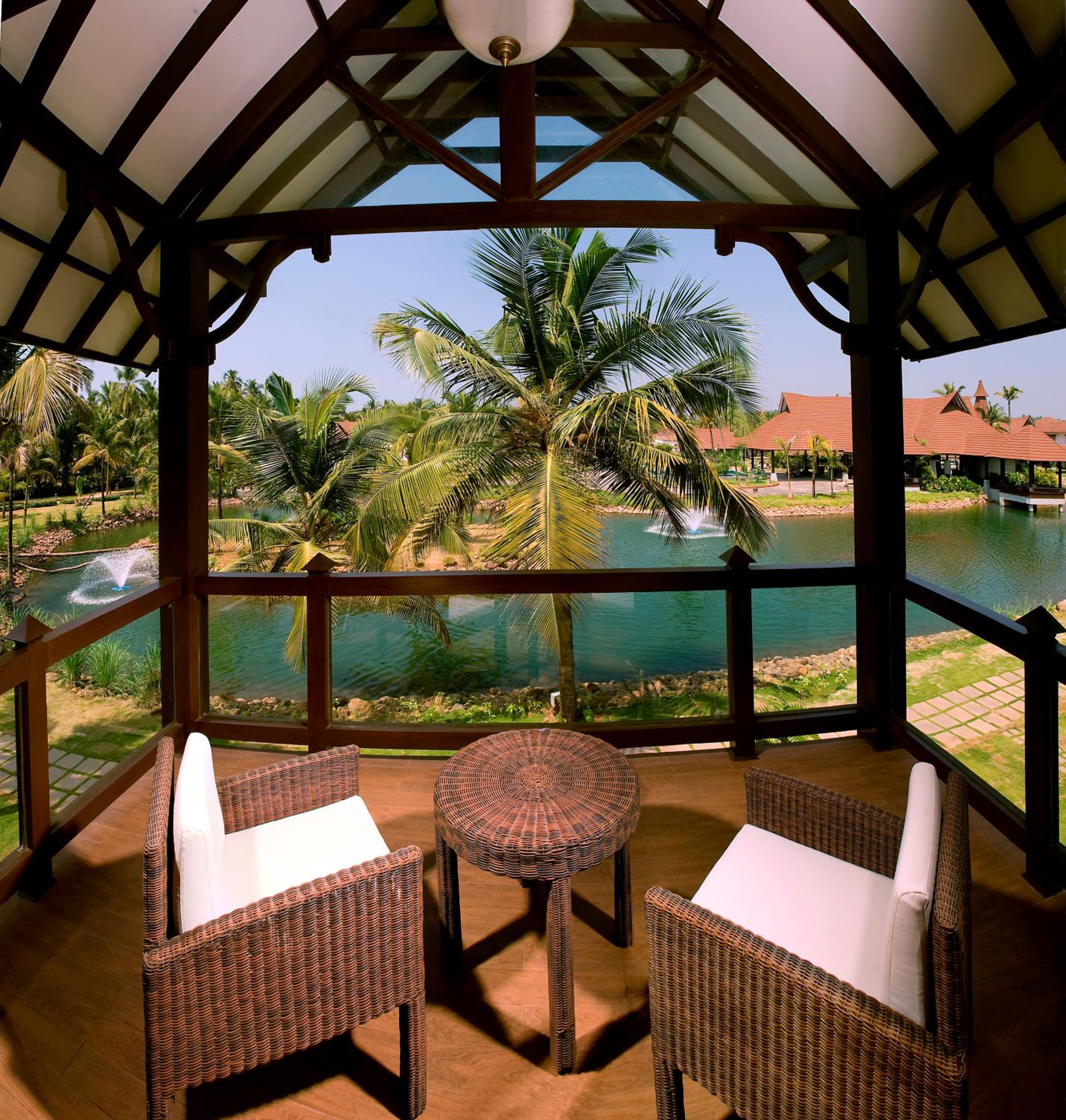 Deluxe Lagoon View Suite (20% off on session of Spa,Complimentary welcome drinks on arrival and Complimentary Hi-Tea) - Photo 2