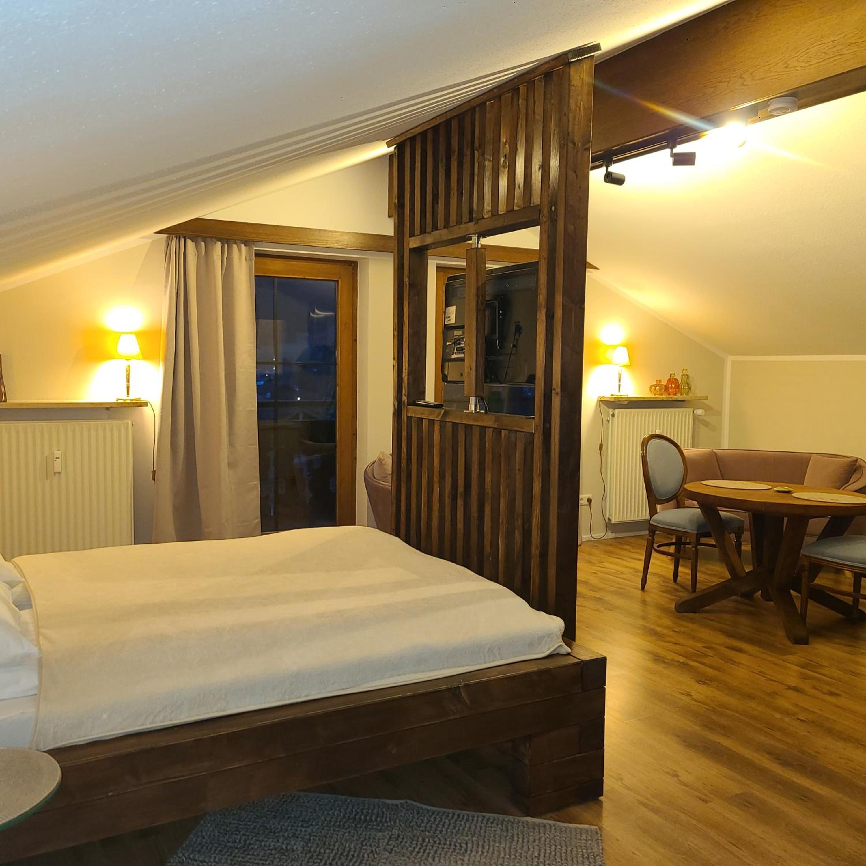 Deluxe Double Room with Balcony photo 3