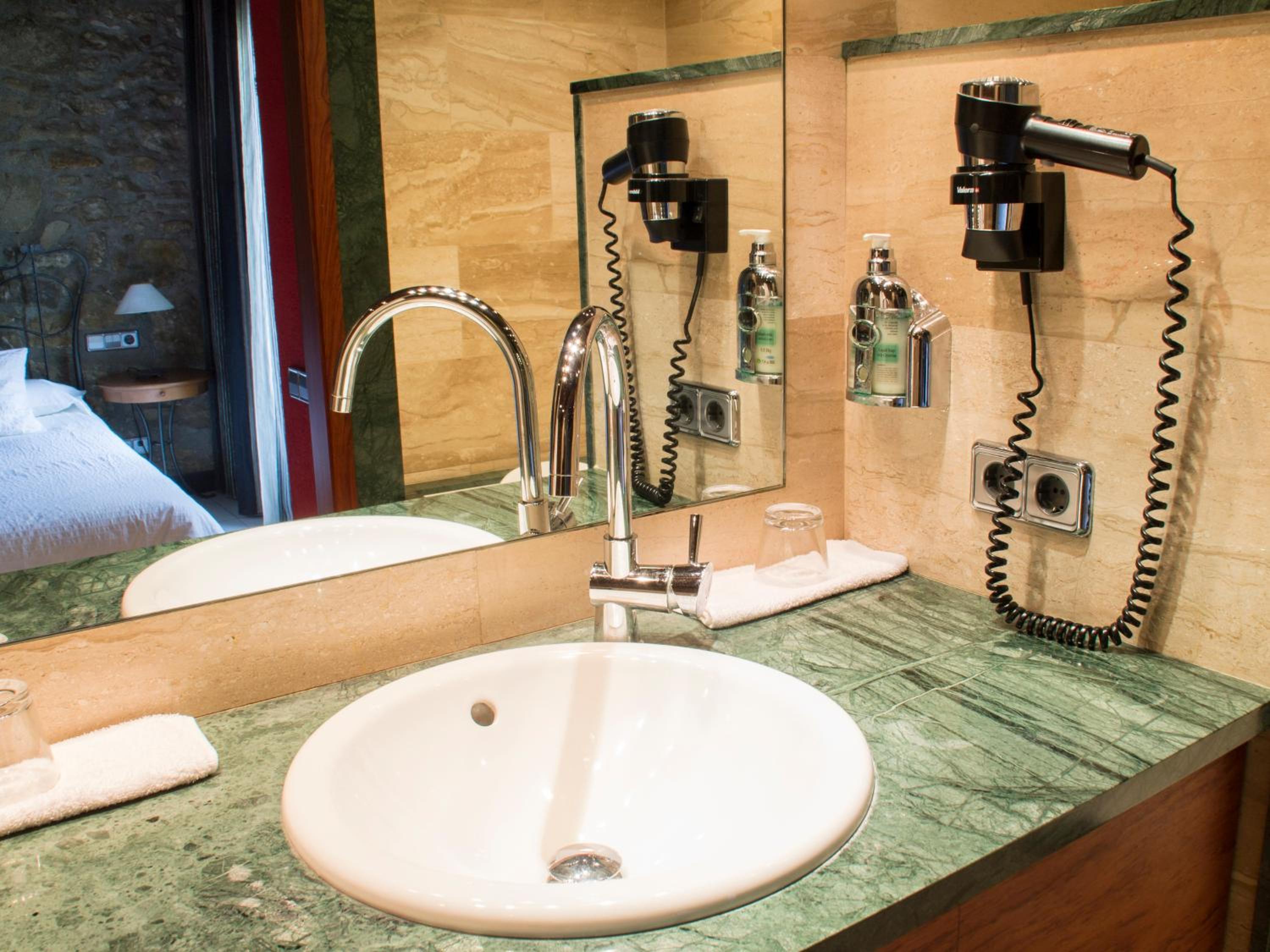 Suite (2 Adults) - Photo 5