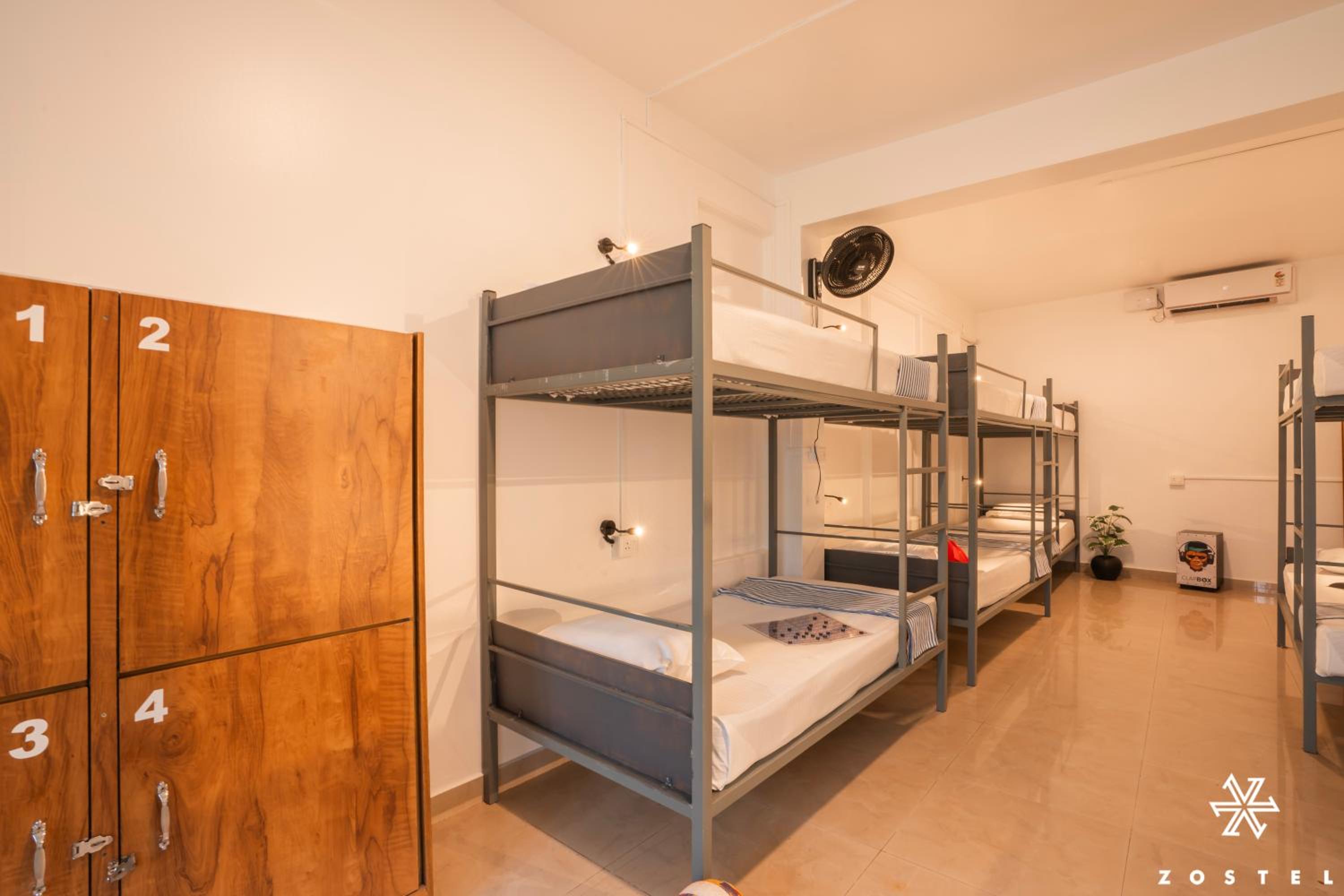 Standard 10 Bed Mixed Dorm photo 2
