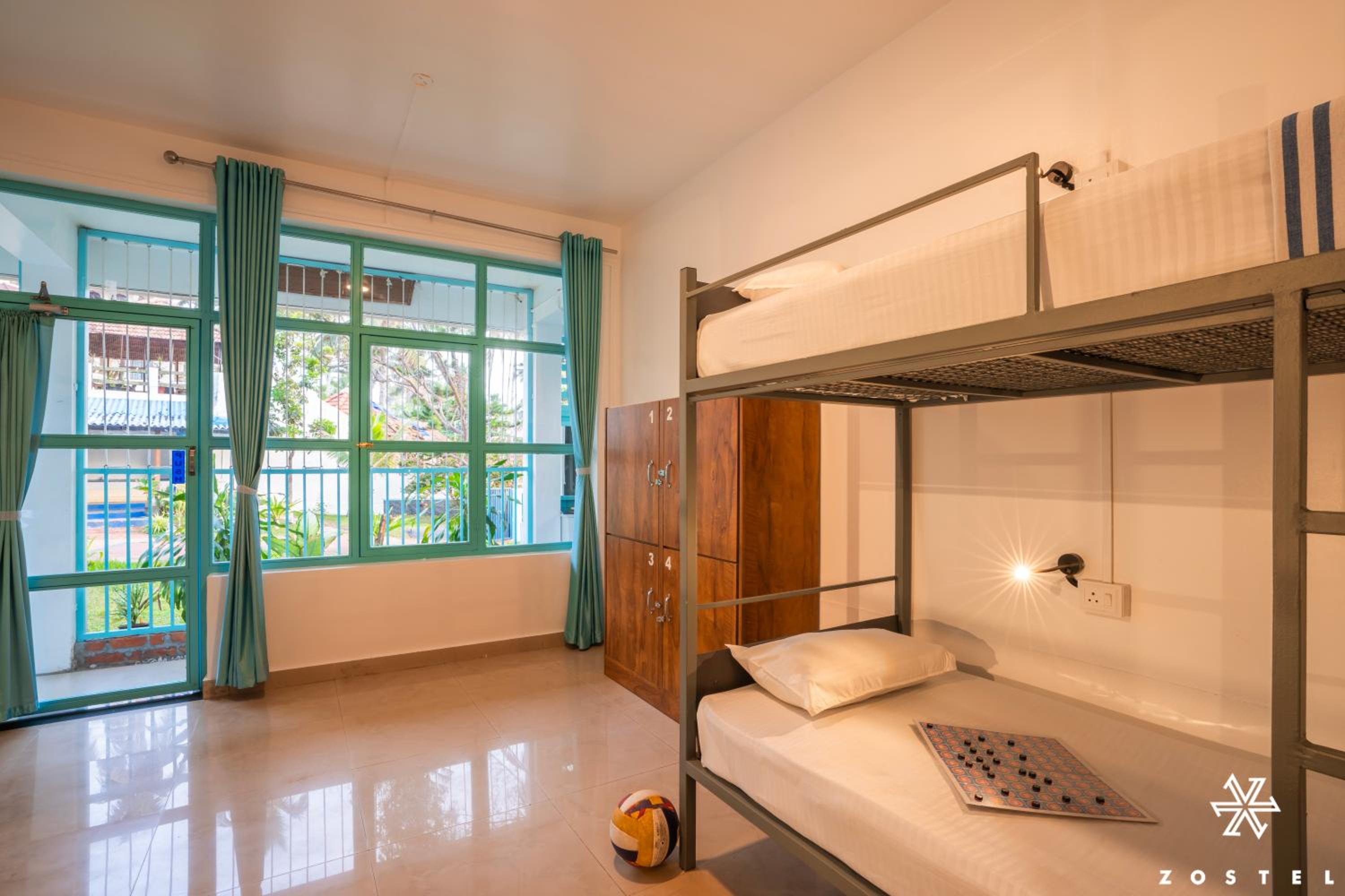 Standard 10 Bed Mixed Dorm photo 3