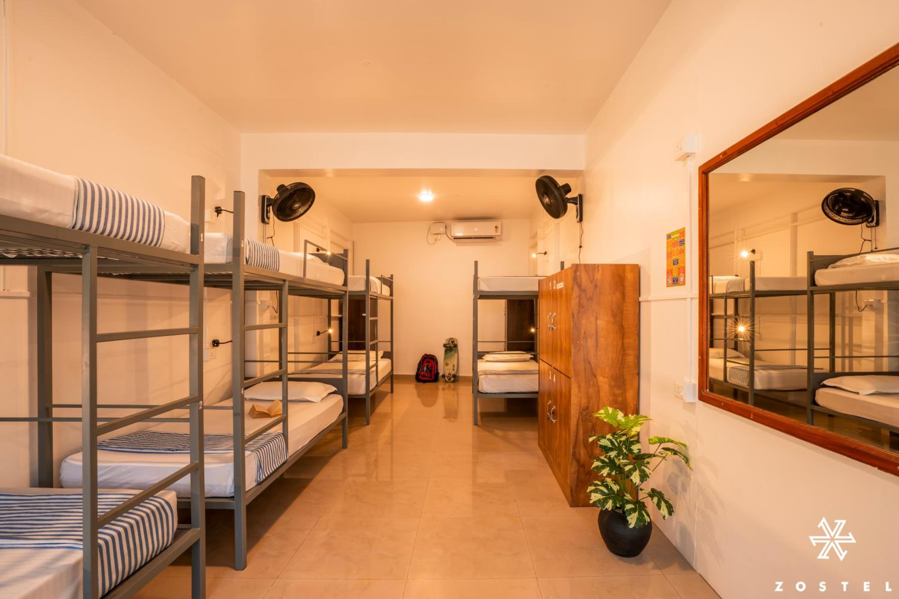 Standard 8 Bed Mixed Dorm photo 2