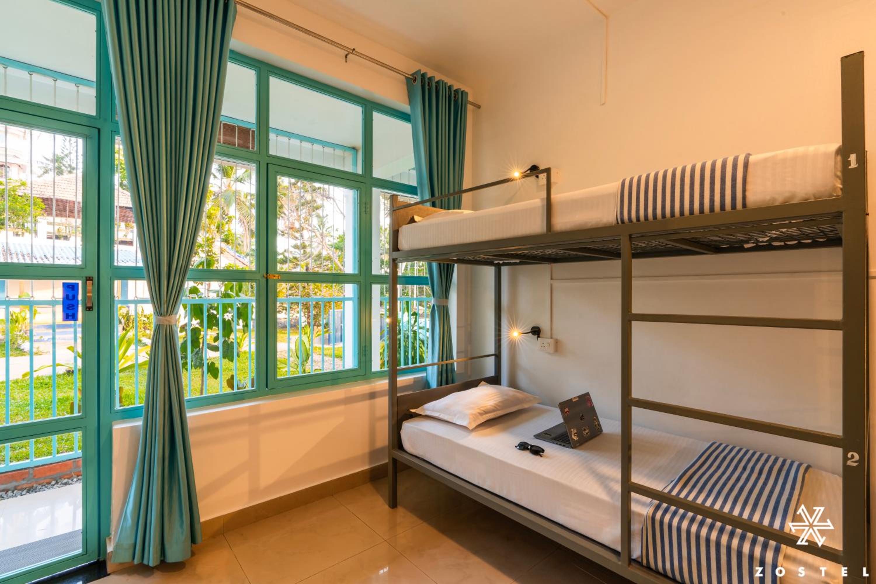 Standard 8 Bed Mixed Dorm photo 3
