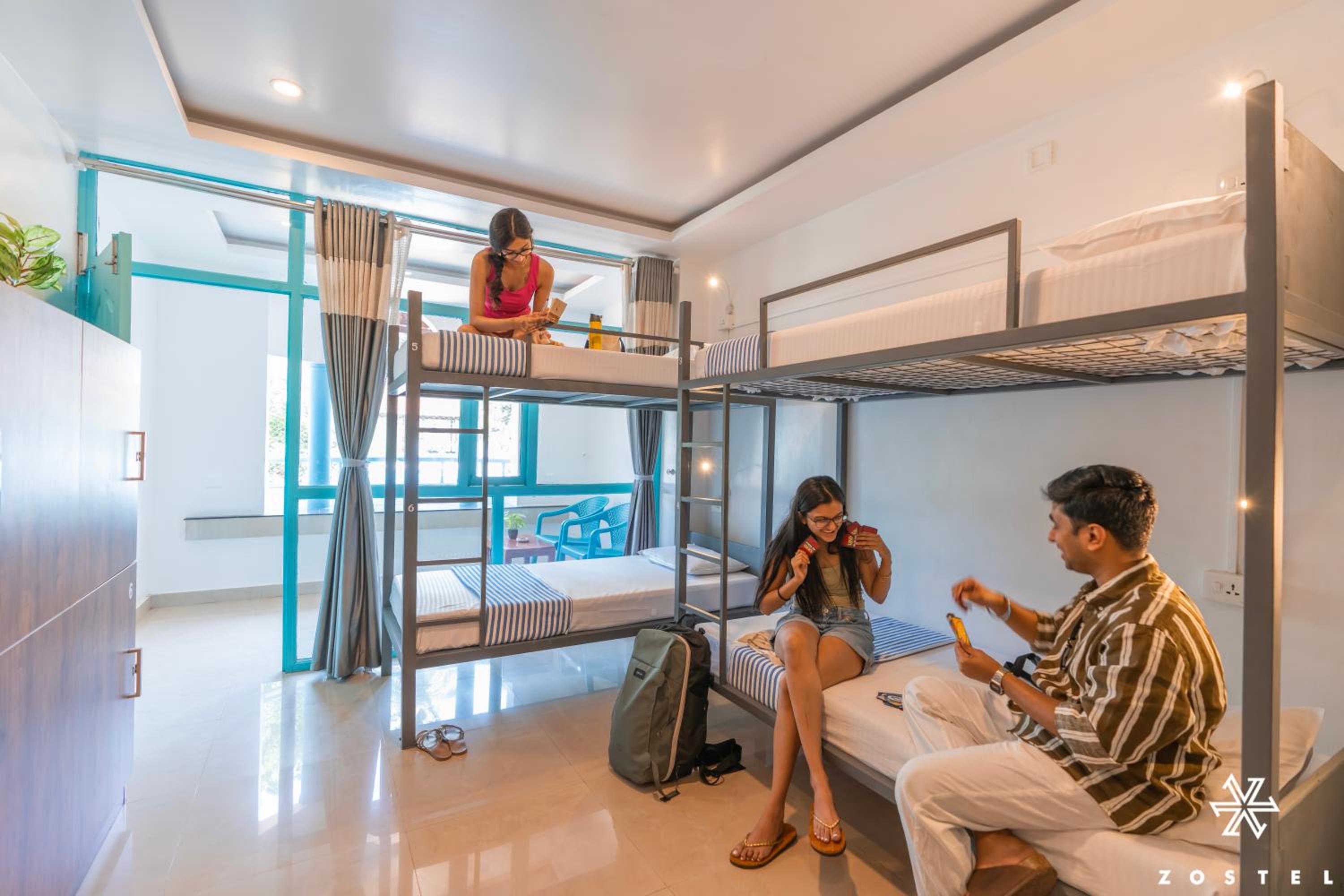 Deluxe 6 Bed Mixed Dorm (with balcony) photo 1