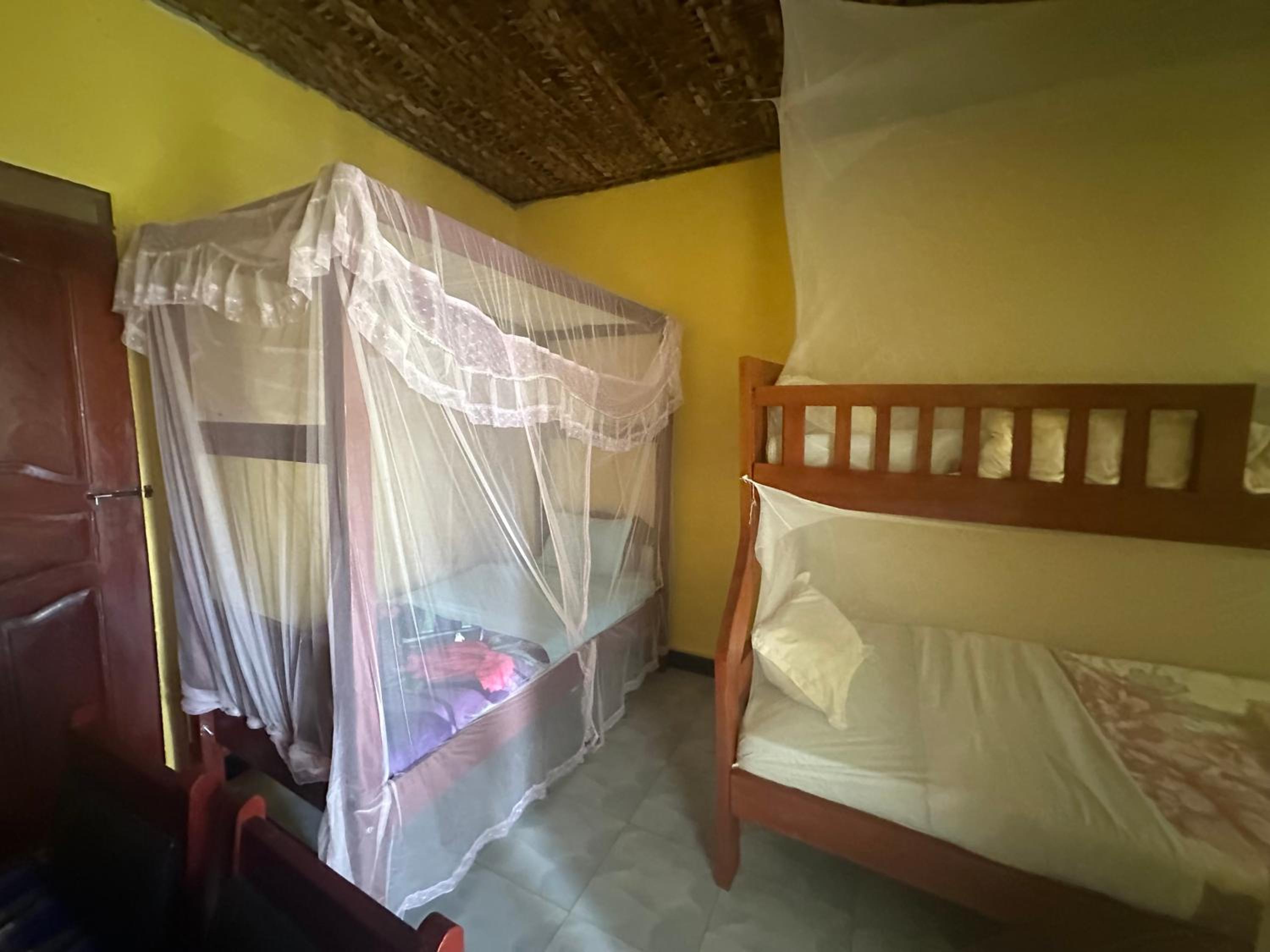 Triple Room with Private Bathroom photo 2