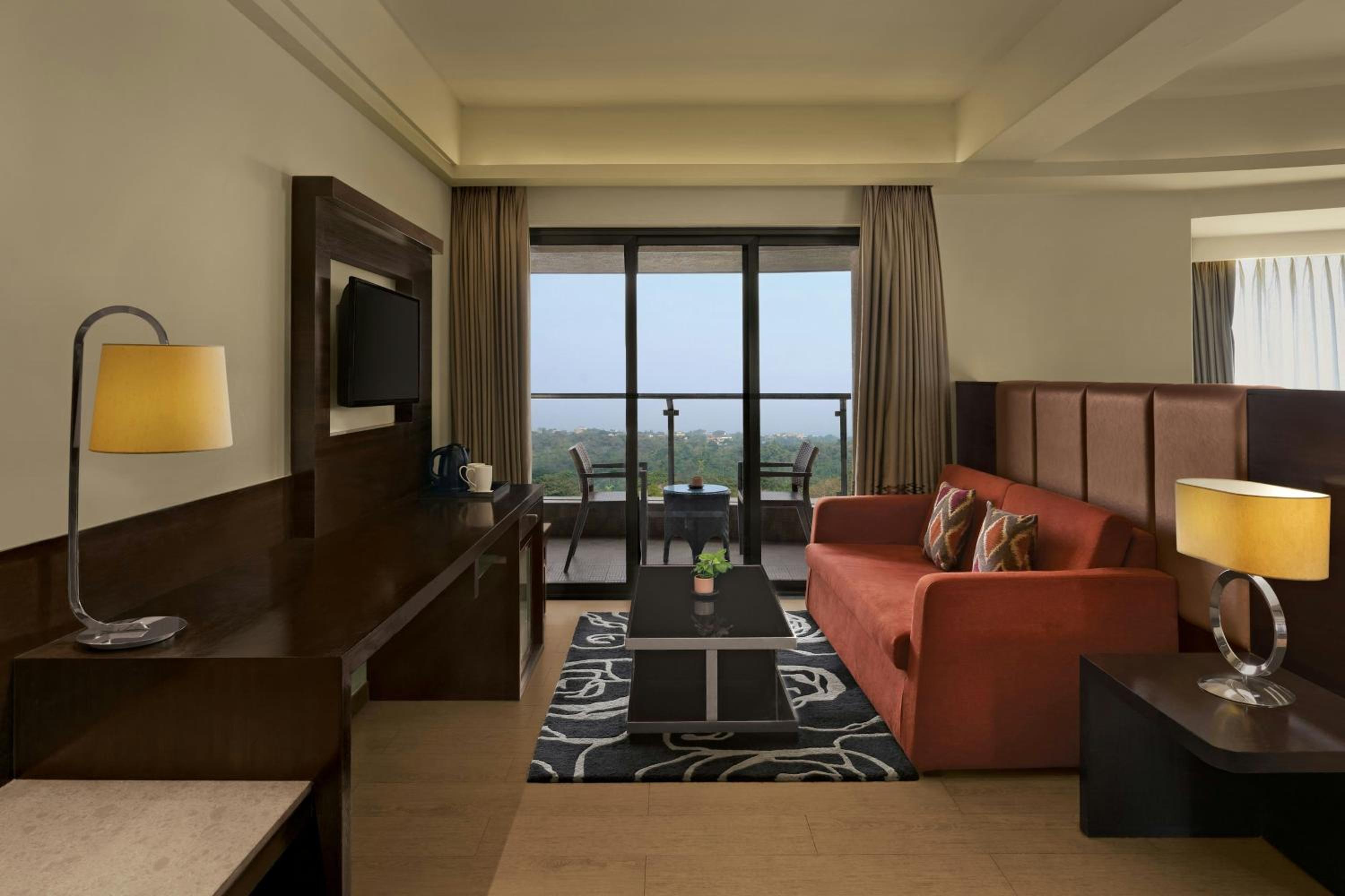 Fern Classic King Room with Sofa Bed and City View