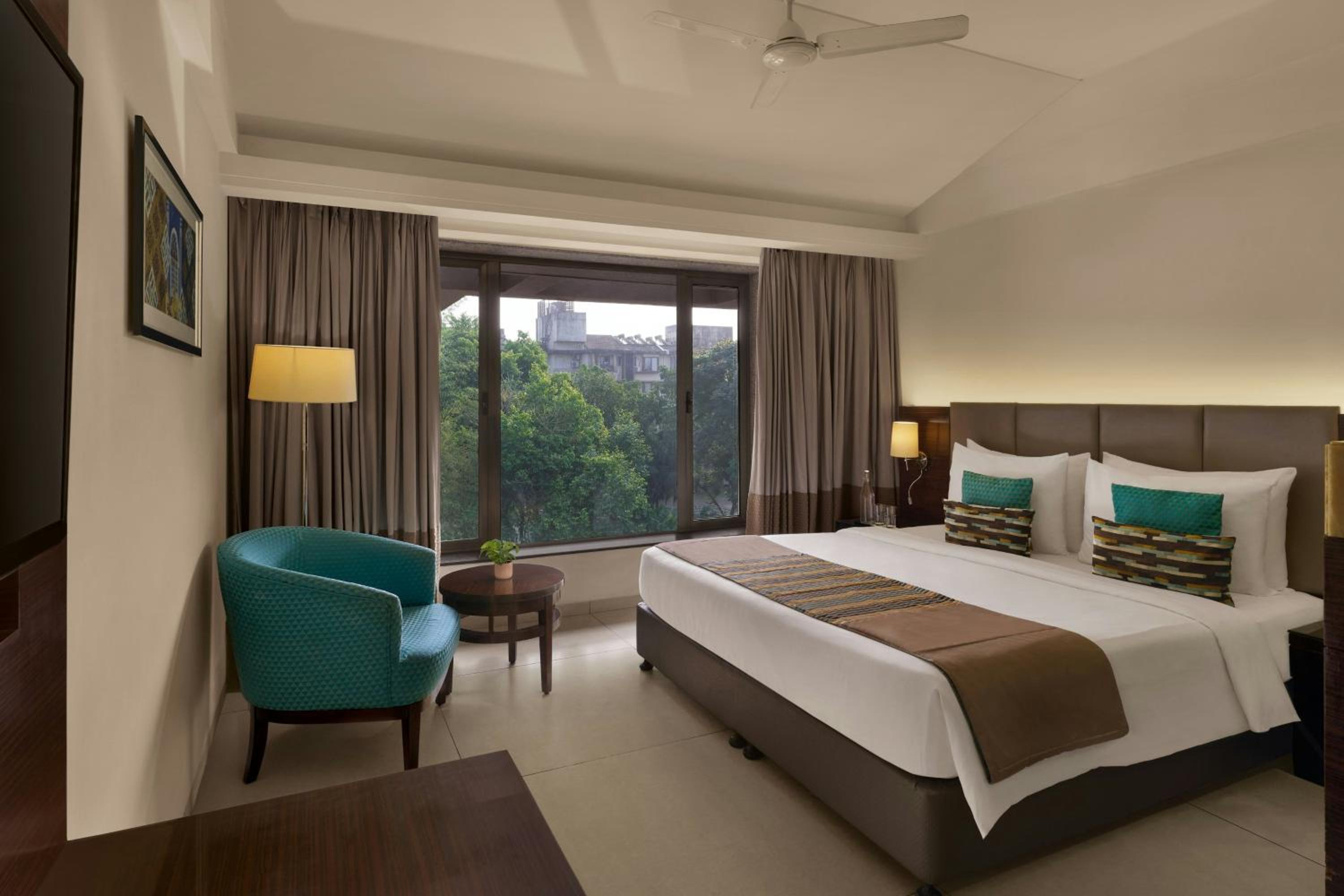 Winter Green Premium King Room with Sofa Bed