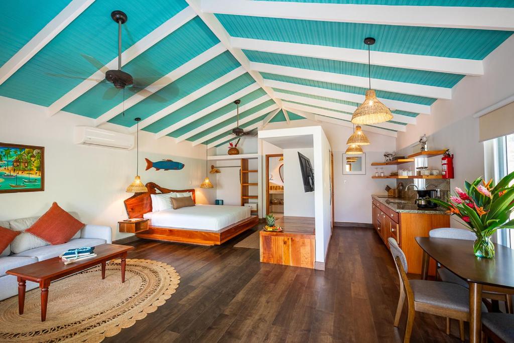 King Suite with Sea View