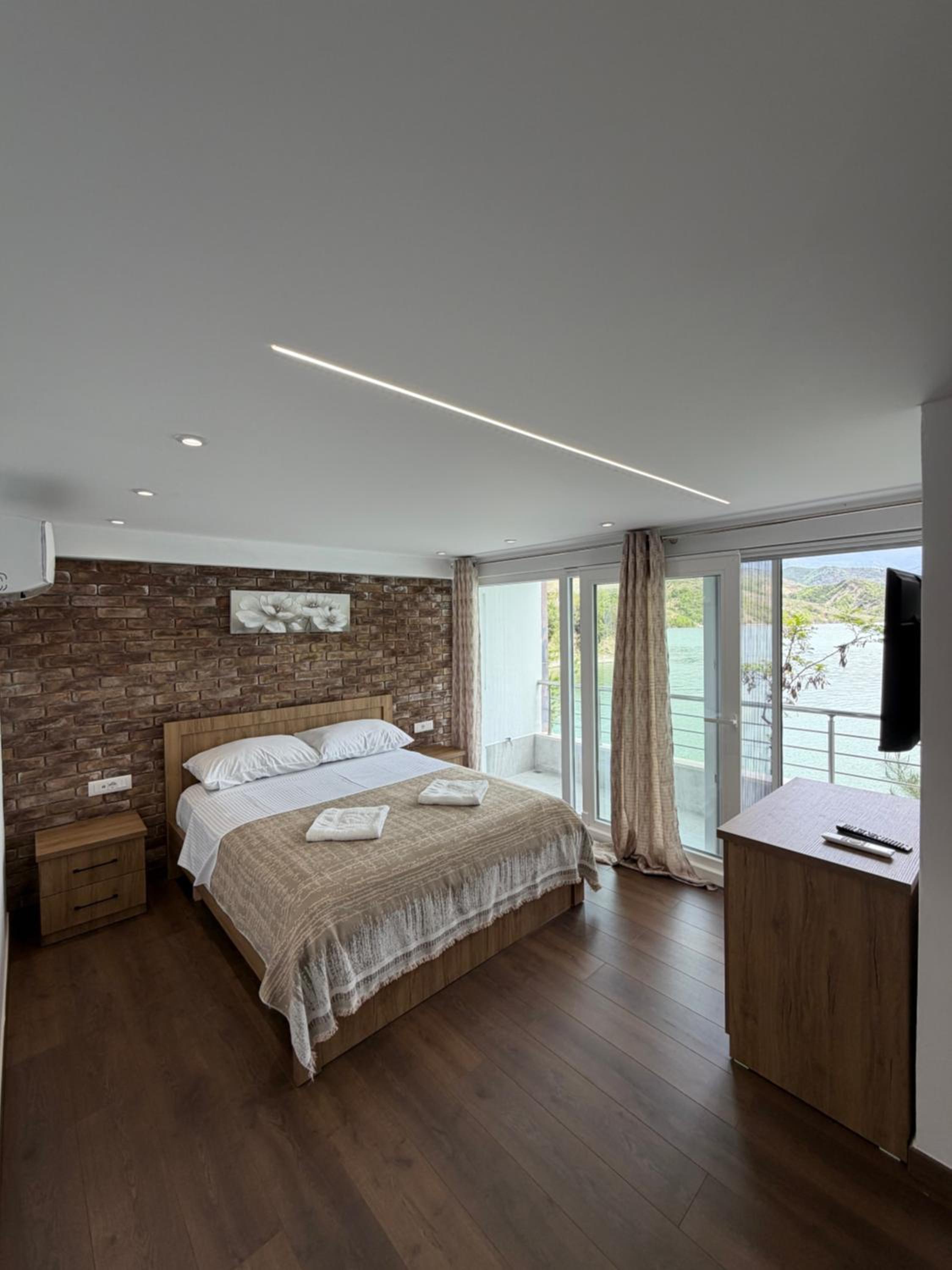 Deluxe Double Room with Balcony photo 1