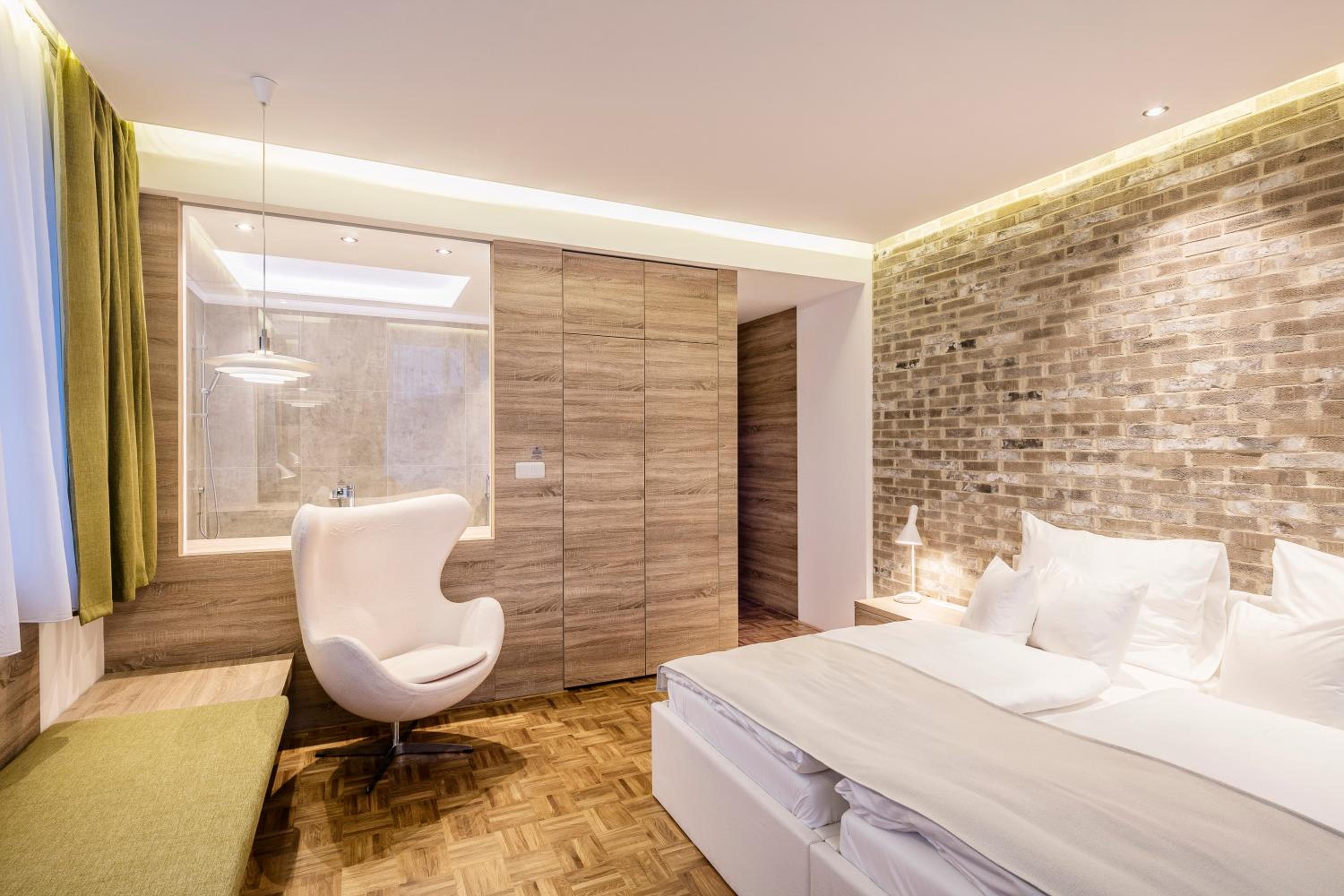 Design Deluxe Double with Spa Bath - Brick&Wood photo 2