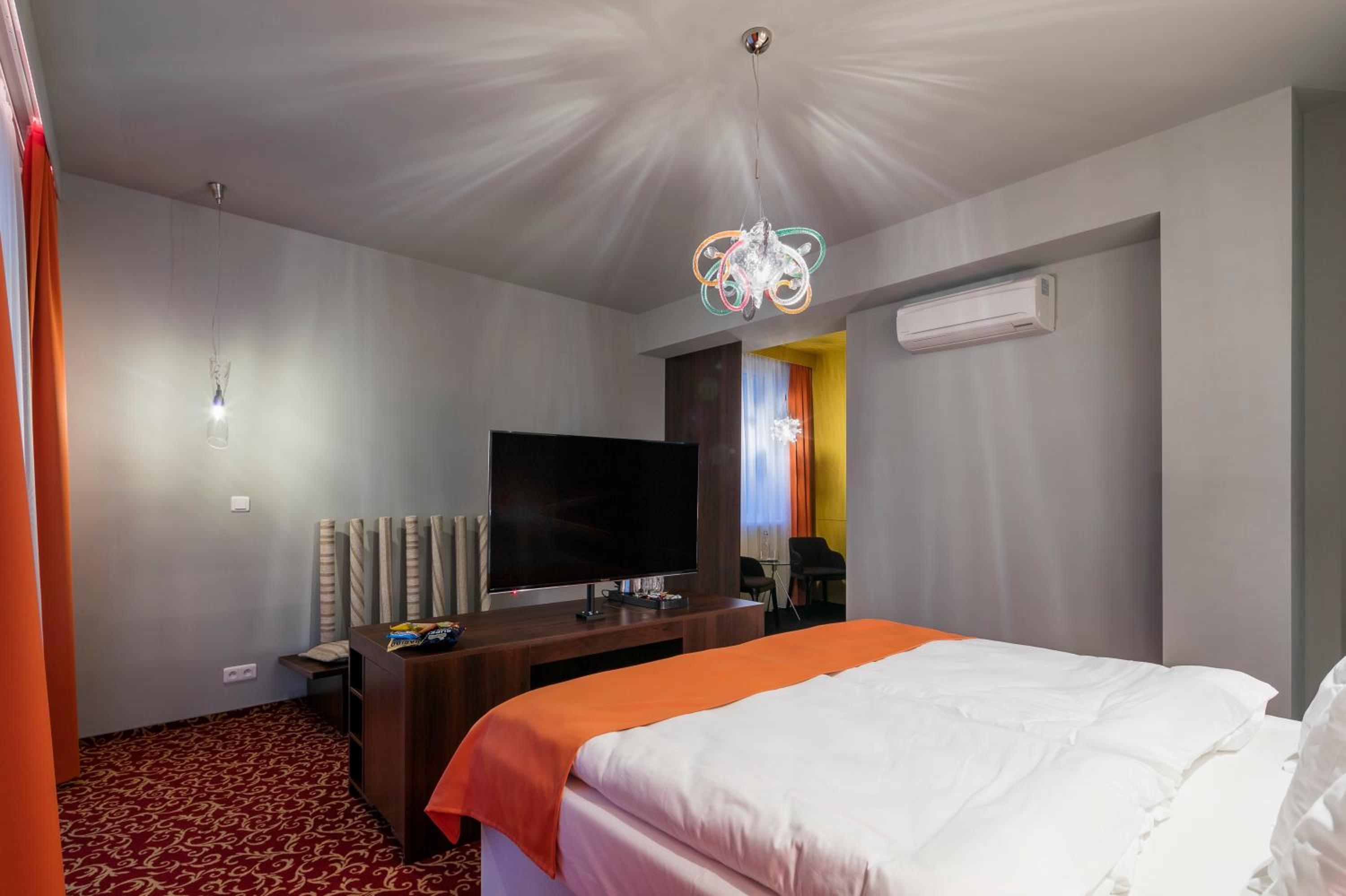 Premium Design Double Room with Spa Bath - Inside Out photo 2