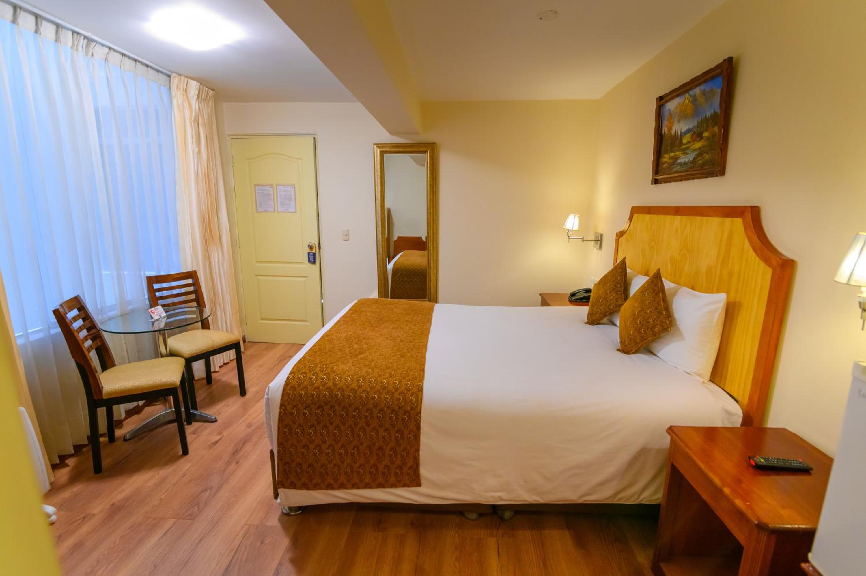 Standard Queen Room photo 3