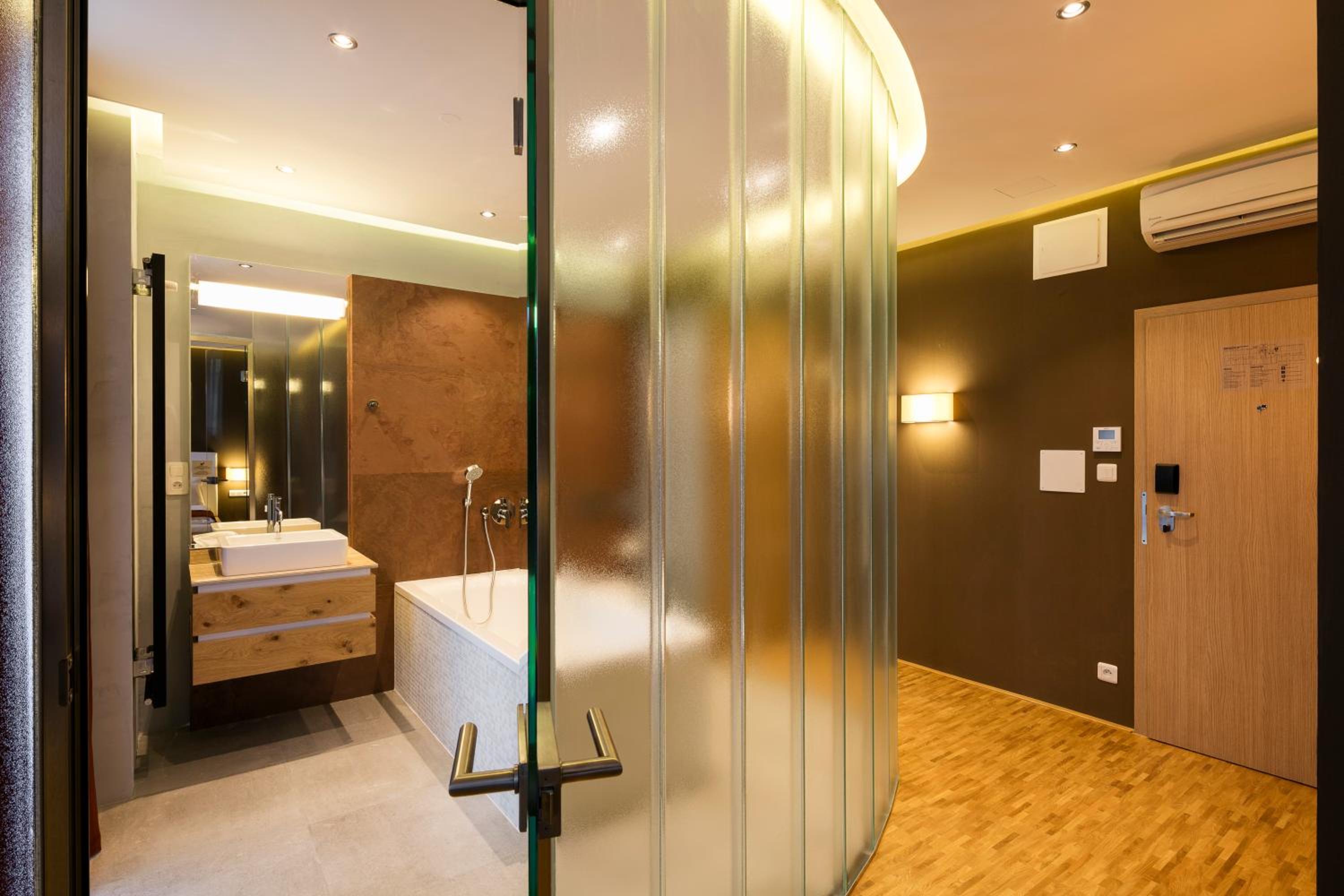 Premium Design Double Room with Spa Bath - On the Wave