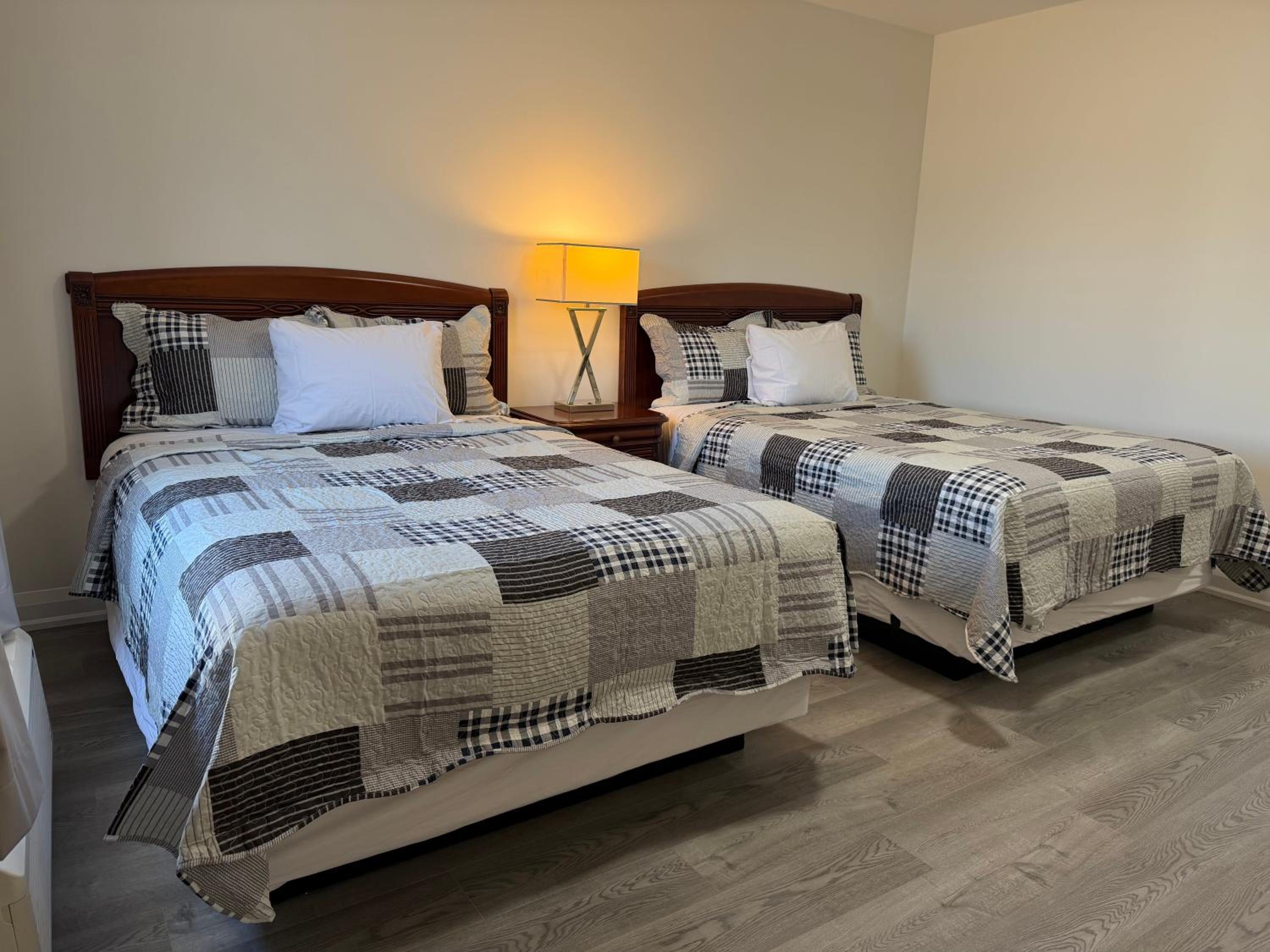 Queen Room with Two Queen Beds photo 2