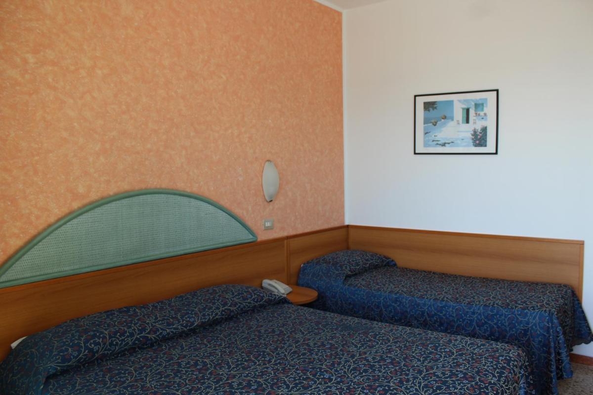 Family Room with Sea View (2 Adults + 1 Child)   photo 1