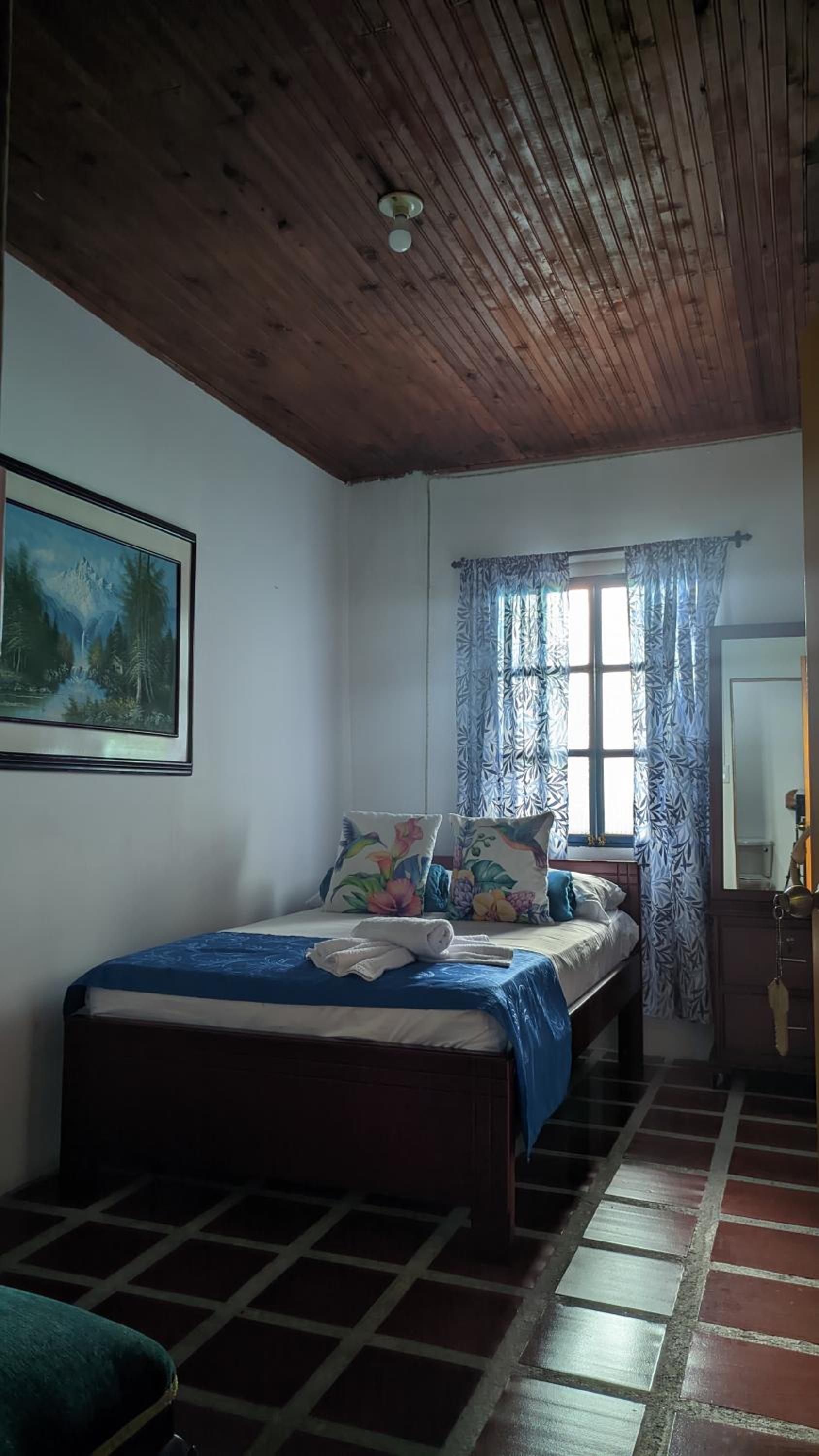 Queen Room photo 1