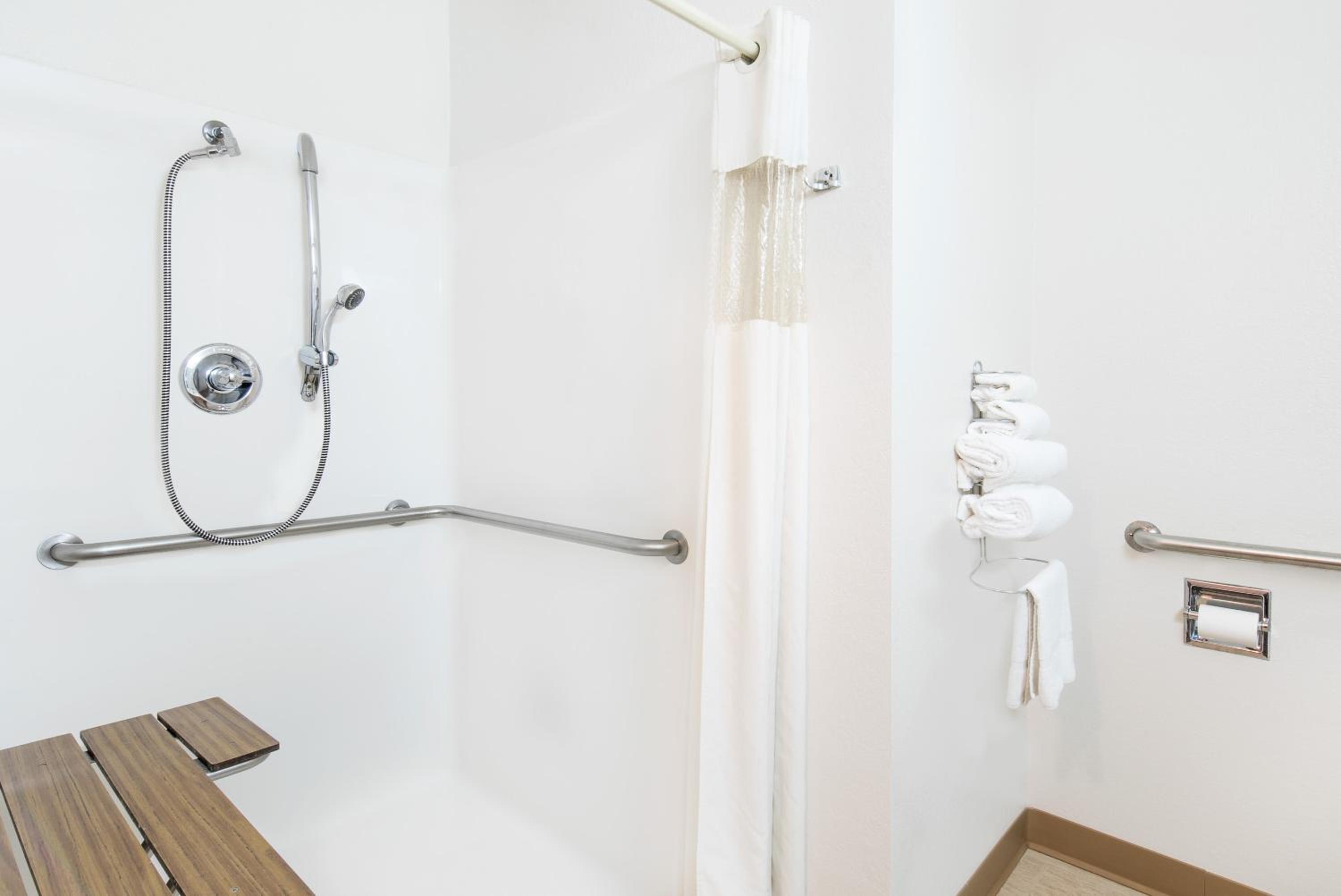 Queen Room - Mobility Access/Non-Smoking