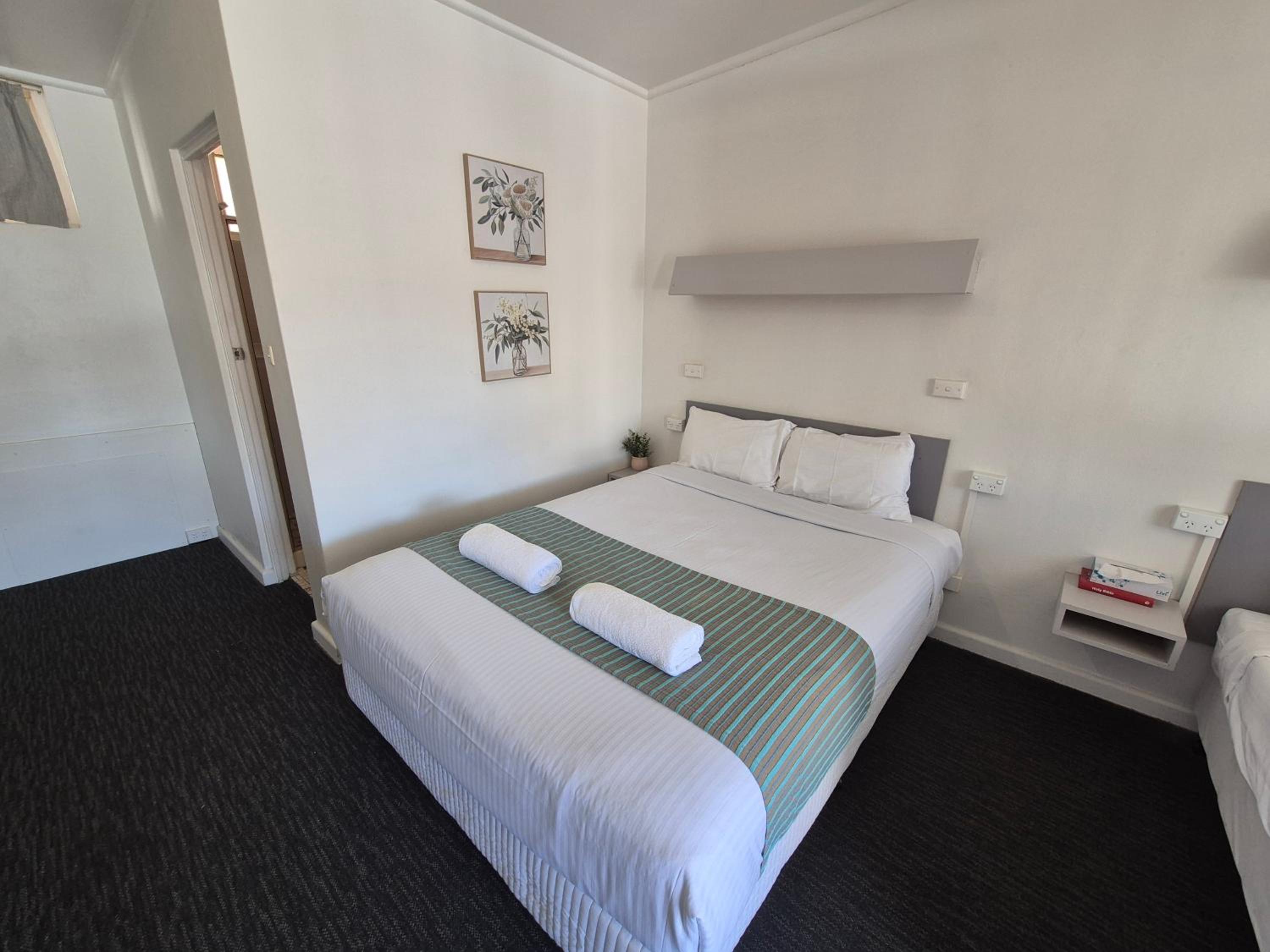 Deluxe Double Room (2 Adults + 1 Child) photo 3