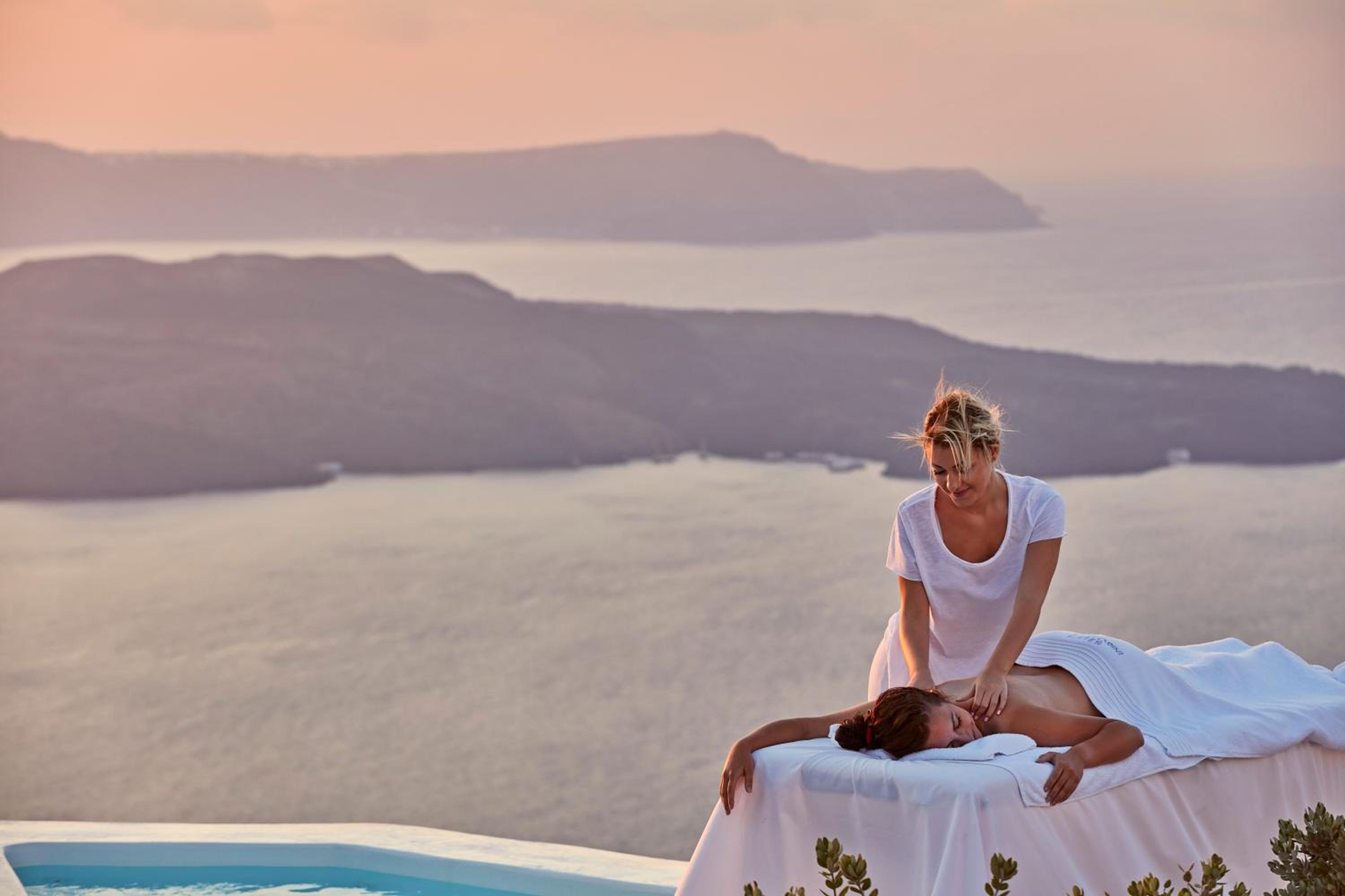 Junior Suite with Private Heated Plunge Pool and Caldera View - Photo 13