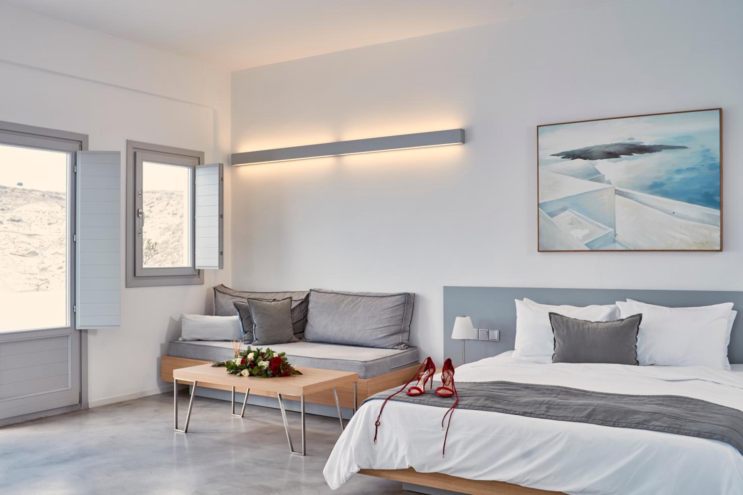 Junior Suite with Private Heated Plunge Pool and Caldera View - Photo 11