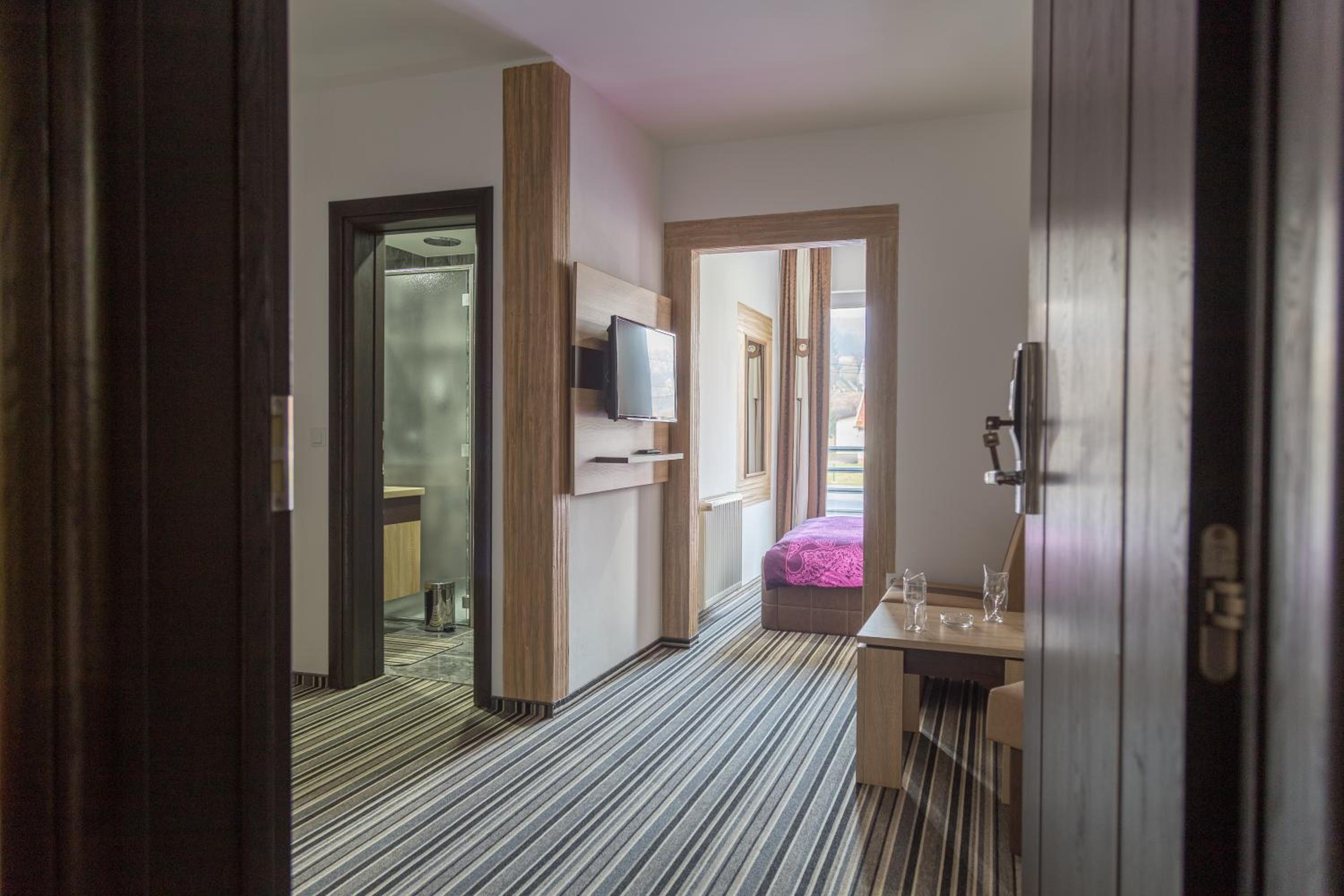 Deluxe Family Suite photo 3