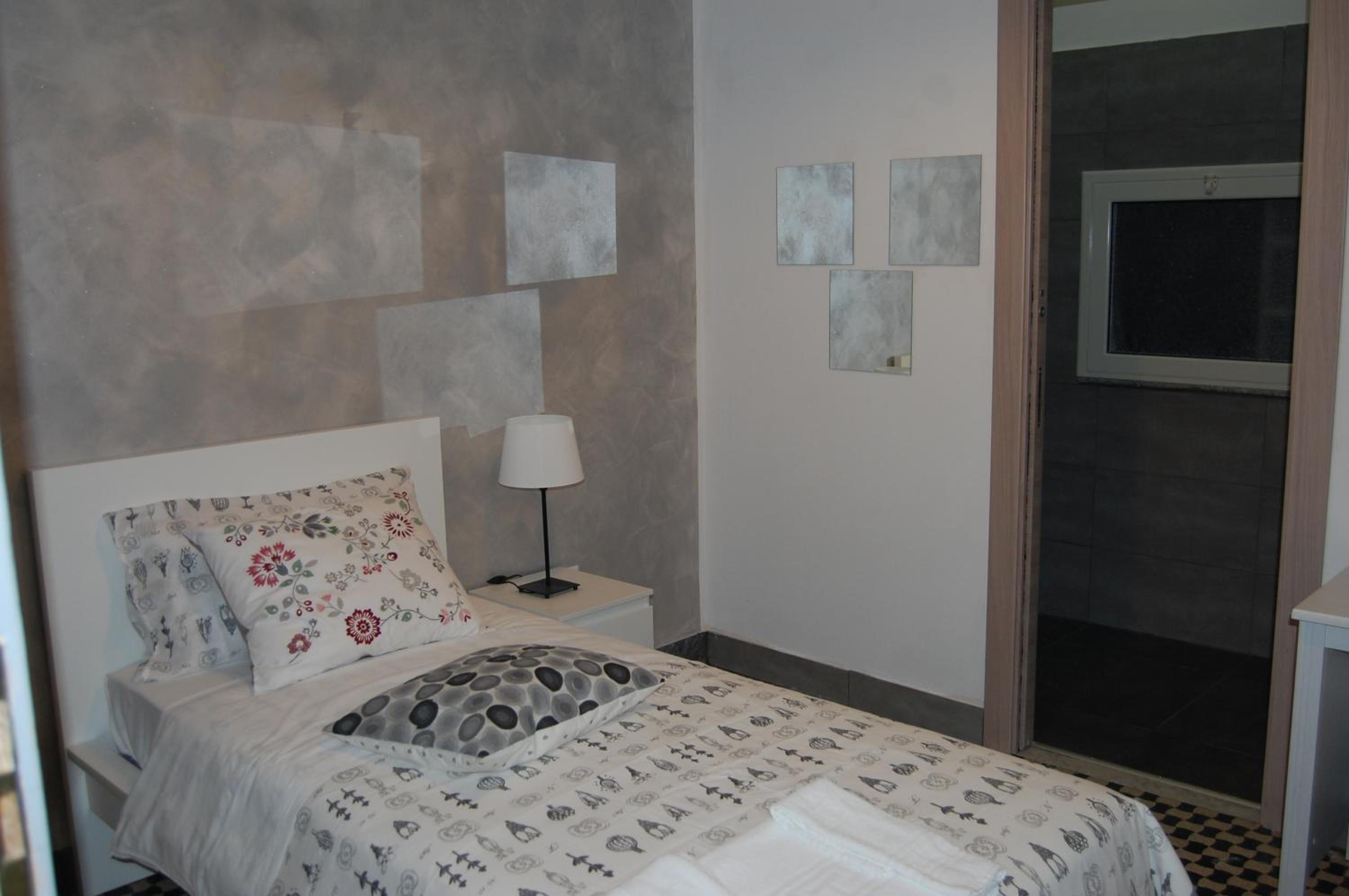 Single Room with Private Bathroom photo 1