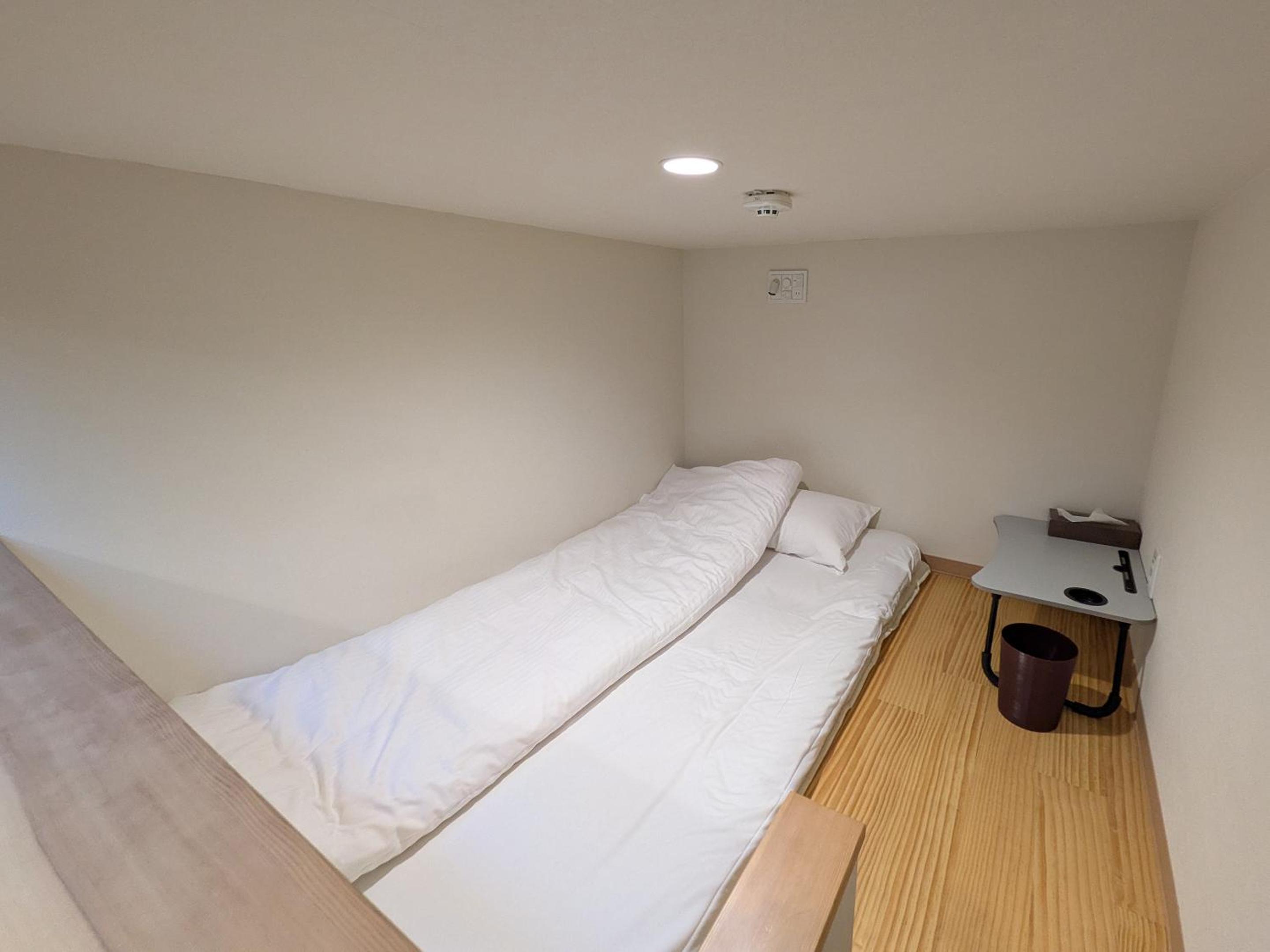 Single Bed in Female Dormitory Room photo 3