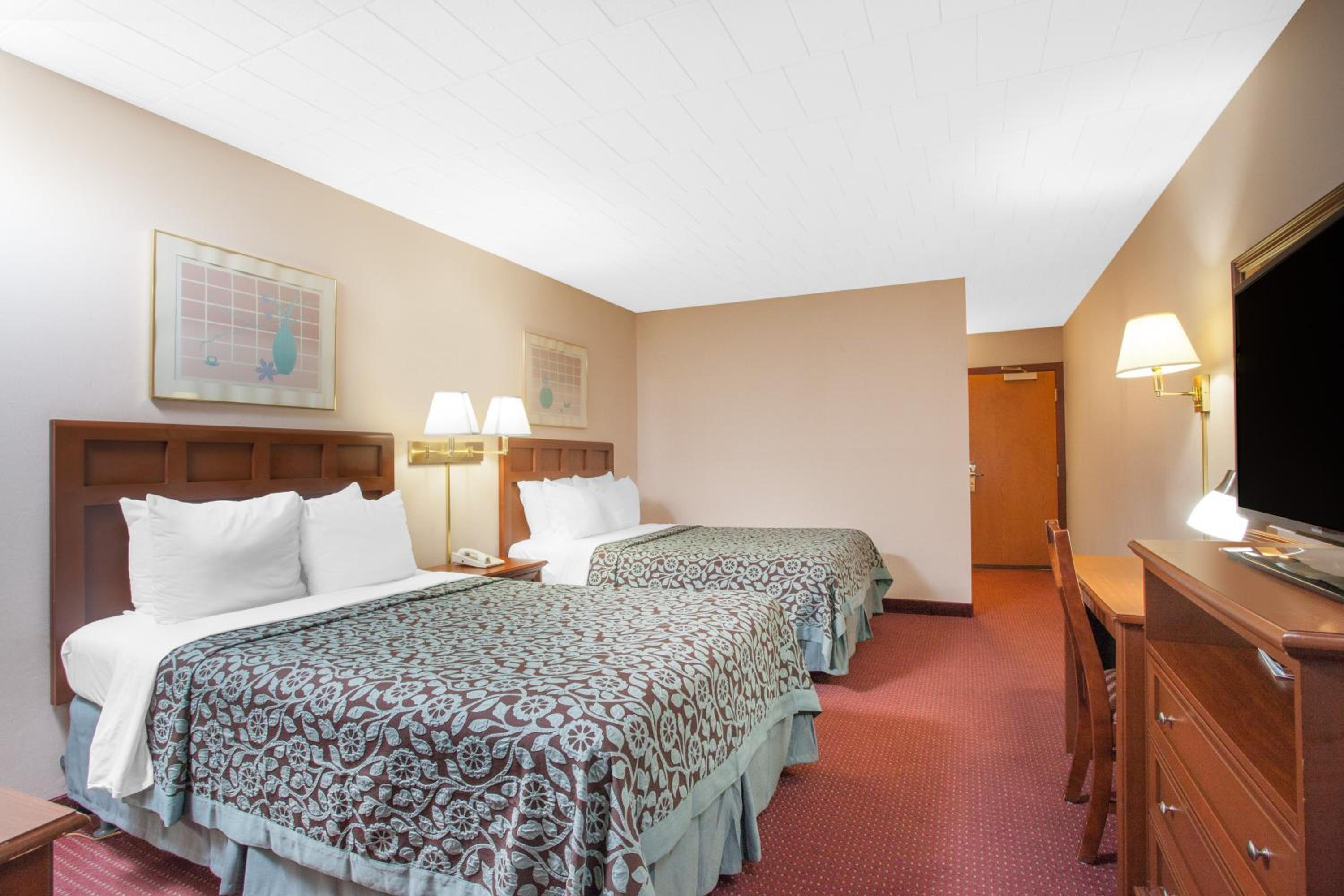 Double Room with Two Double Beds - Mobility Access/Non-Smoking photo 3
